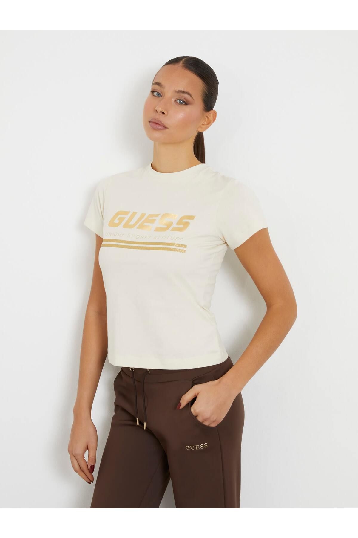 Guess Caelie Kadın Aktif Regular Fit T-Shirt
