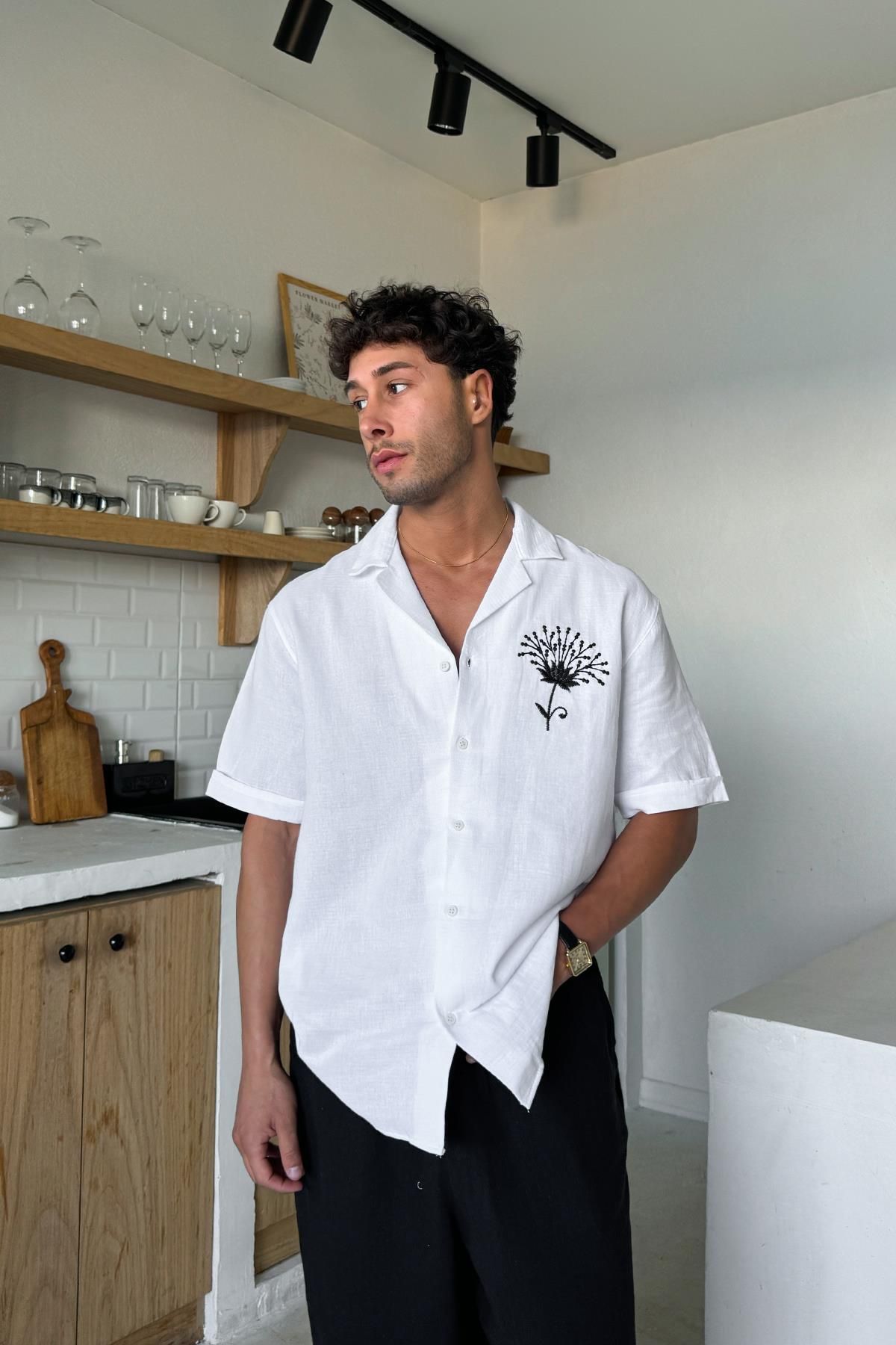 Flaw Wear Beyaz Nakışlı Oversize Kısa Kol Gömlek