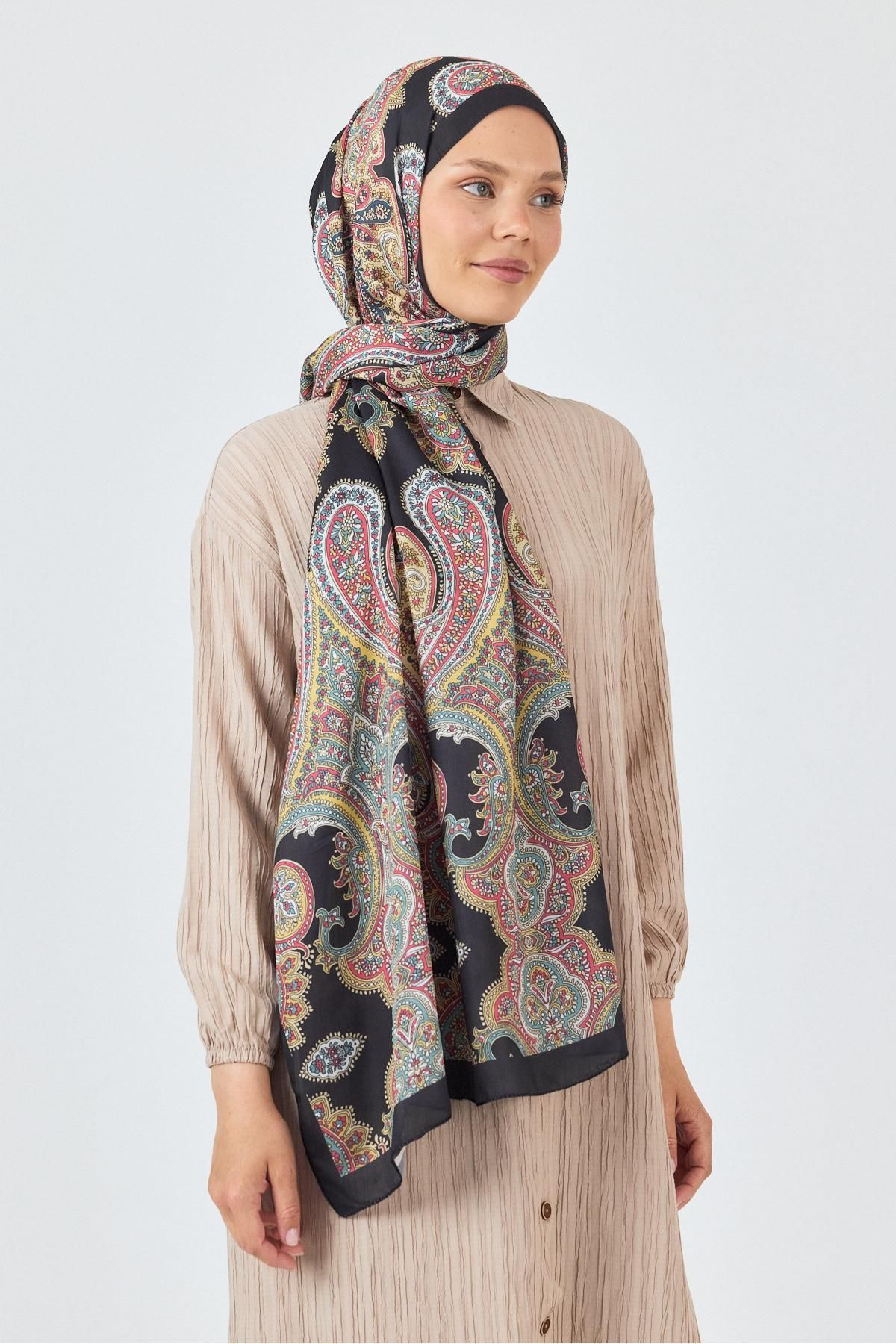 Rays Siyah Retro Desenli Şal 4002