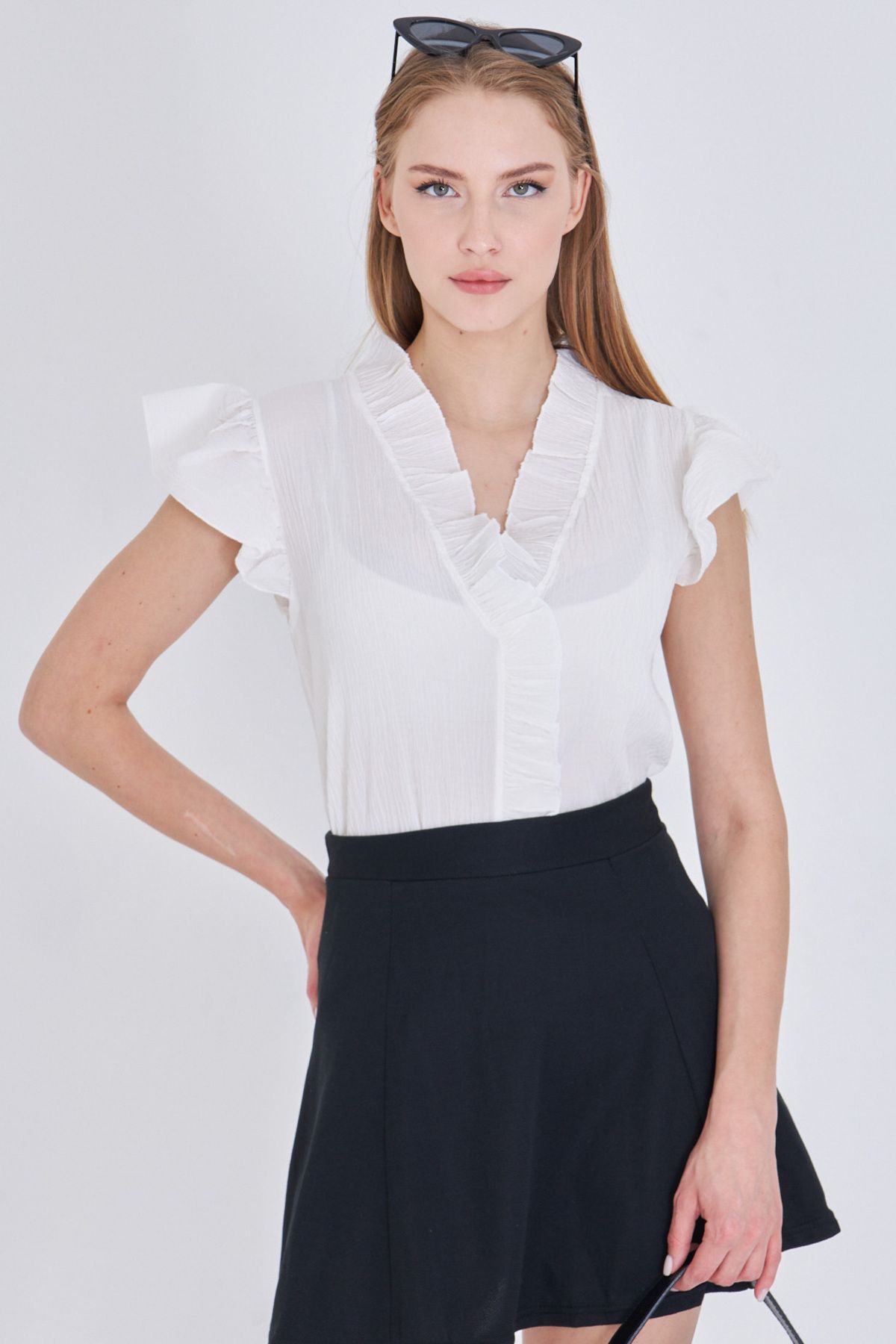 armonika Kadın Beyaz Yakası Ve Kolları Fırfırlı Bluz ARM-25Y001063
