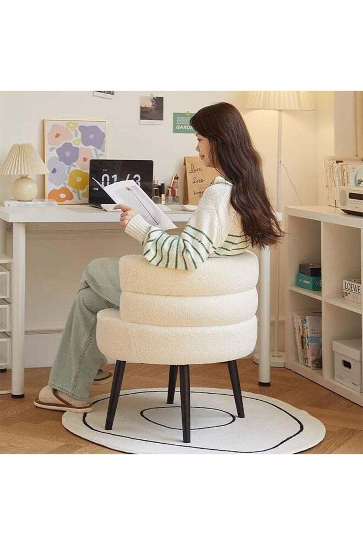 كرسي خشب فاخر أبيض أنيق