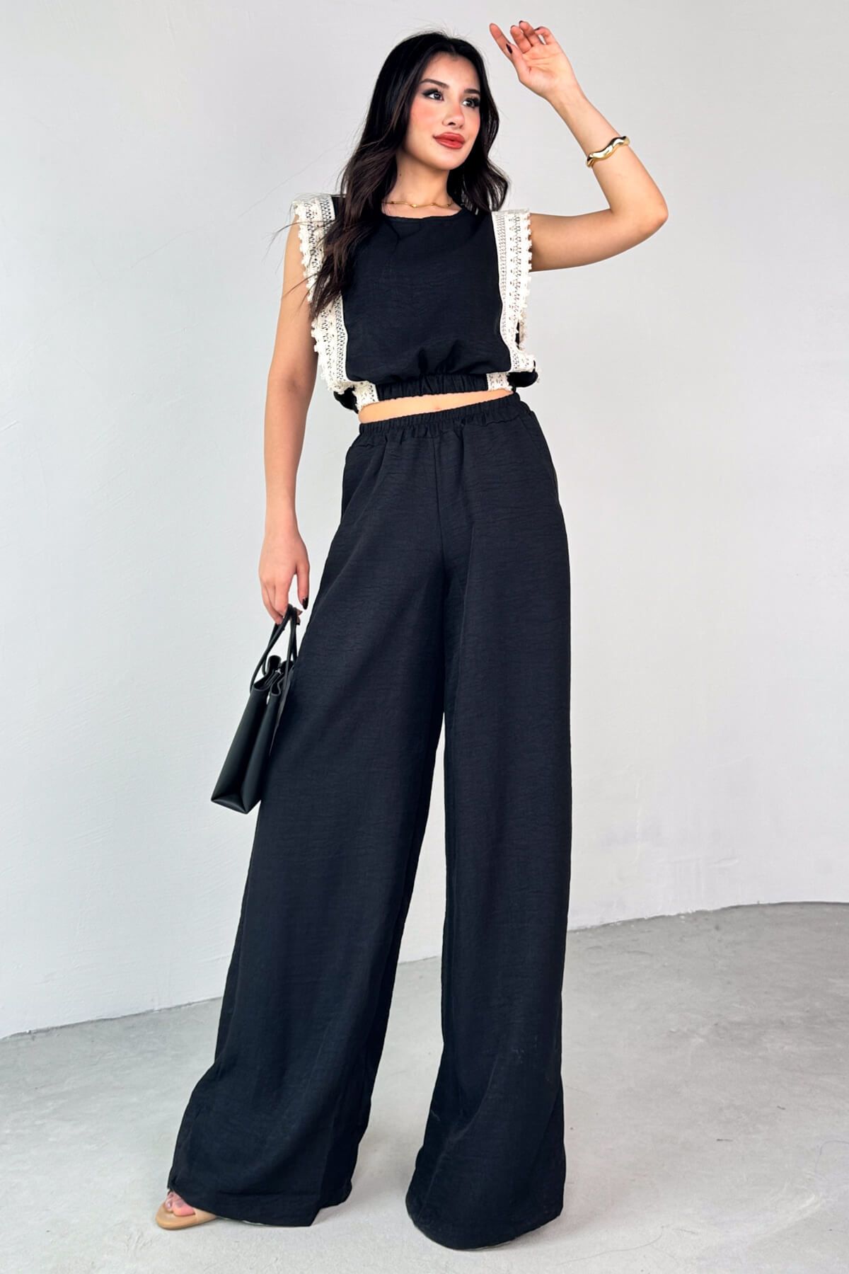 Cappmoda TKM-13316 Siyah Dantel Şeritli Büzgülü Bluz & Bel Lastikli Salaş Pantolon İkili Takım