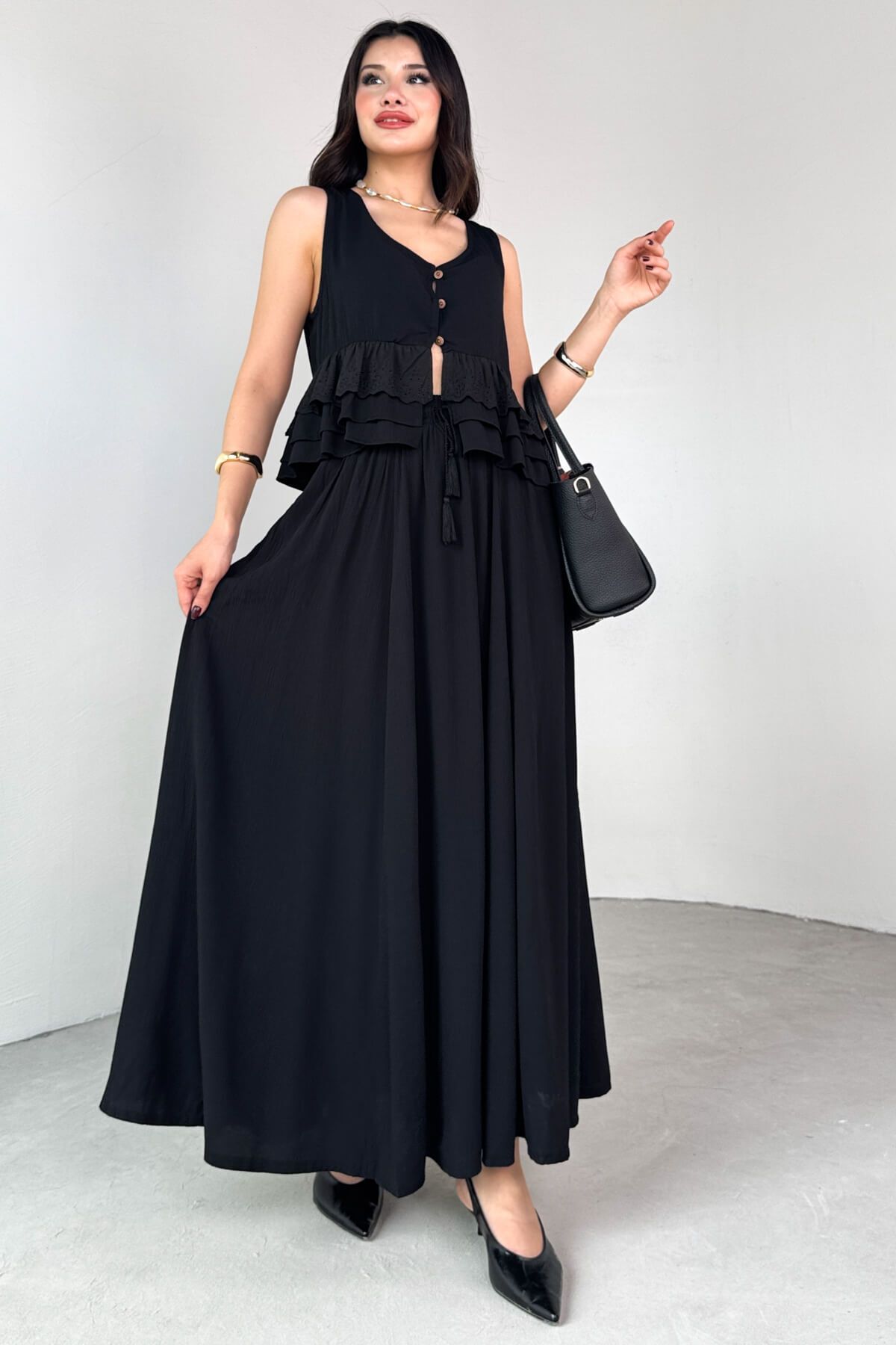 Cappmoda TKM-13315 Siyah İşleme Detaylı Pileli Yelek & Bağcıklı Etek Dokuma Takım