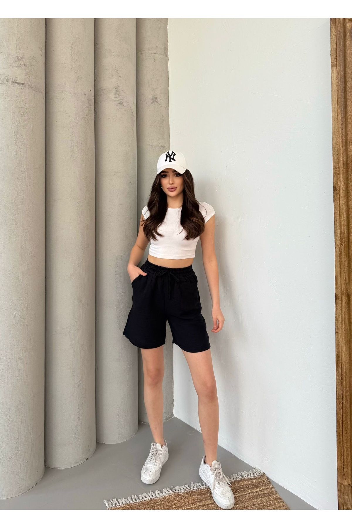 Ozy Fashion Siyah ,Müslin Kumaş ,Cepli ,Beli Lastikli,Kadın Midi Boy,Yazlık Şort
