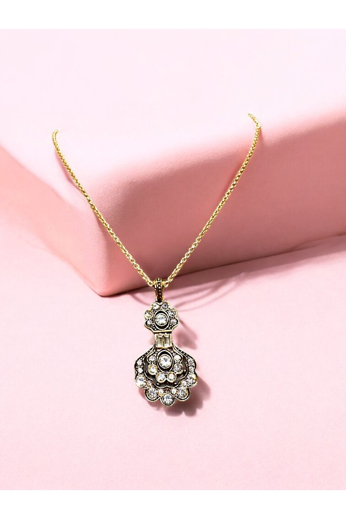 FUYA JEWELLERY Baget Taş Detaylı Elmas Montür Kolye