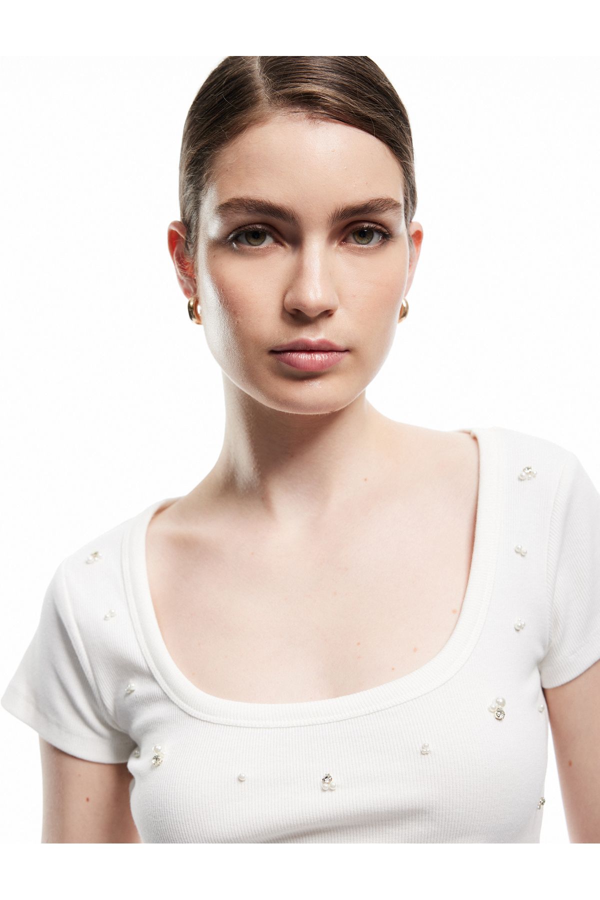 Koton Slim Fit Pamuklu U Yaka Kısa Kollu İnci İşlemeli Taşlı Tişört