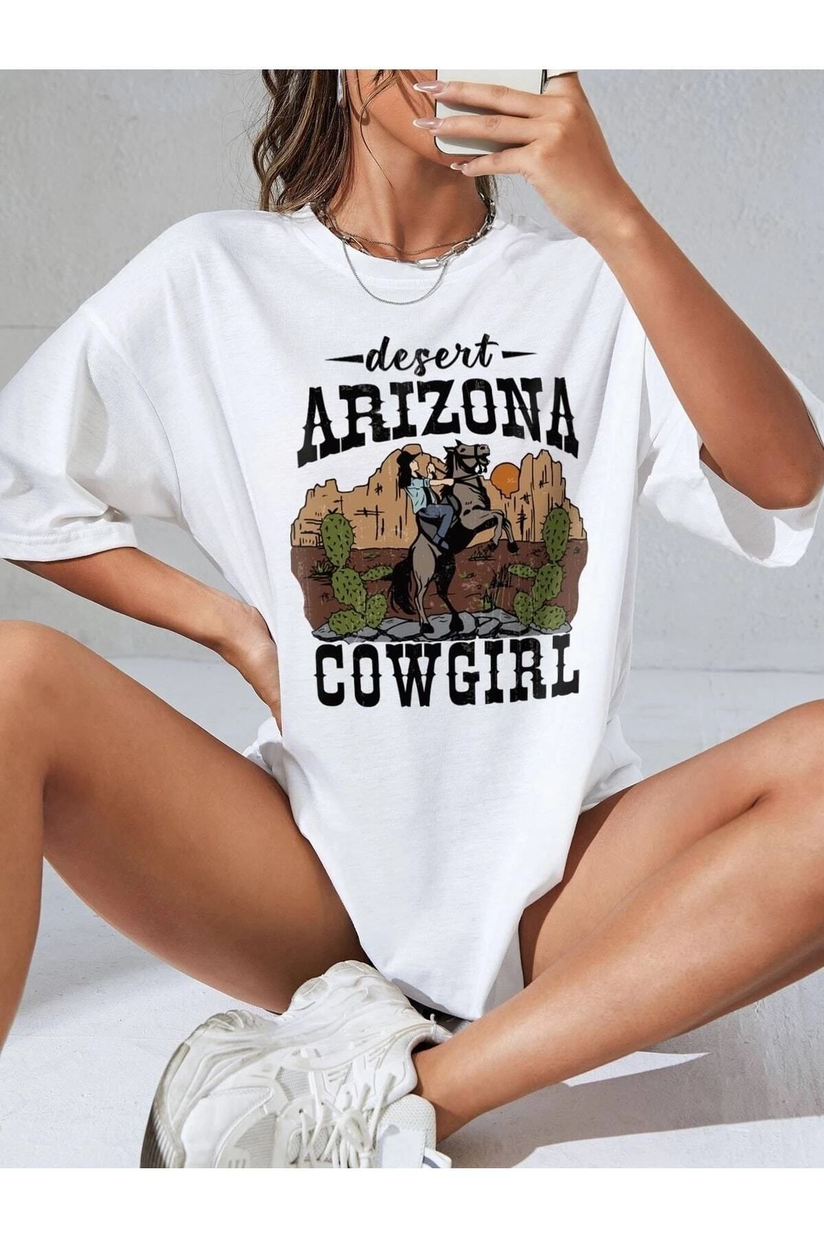 Hunors Sportswear & Company Kadın / Kız Beyaz Oversize T-shirt Cow Gril Baskılı