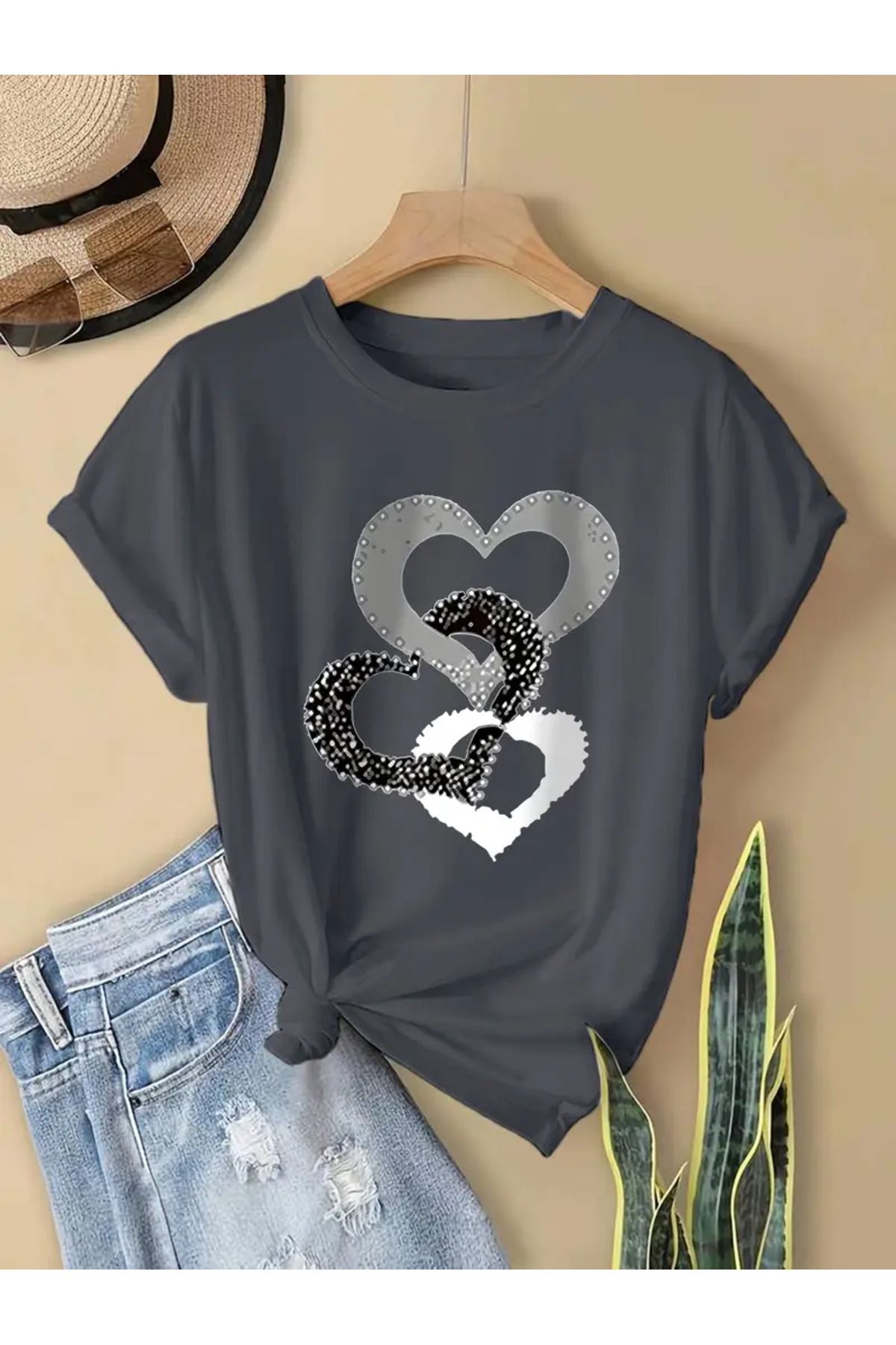 Hunors Sportswear & Company Üçlü Kalp Özel Tasarım Baskılı Kadın T-shirt