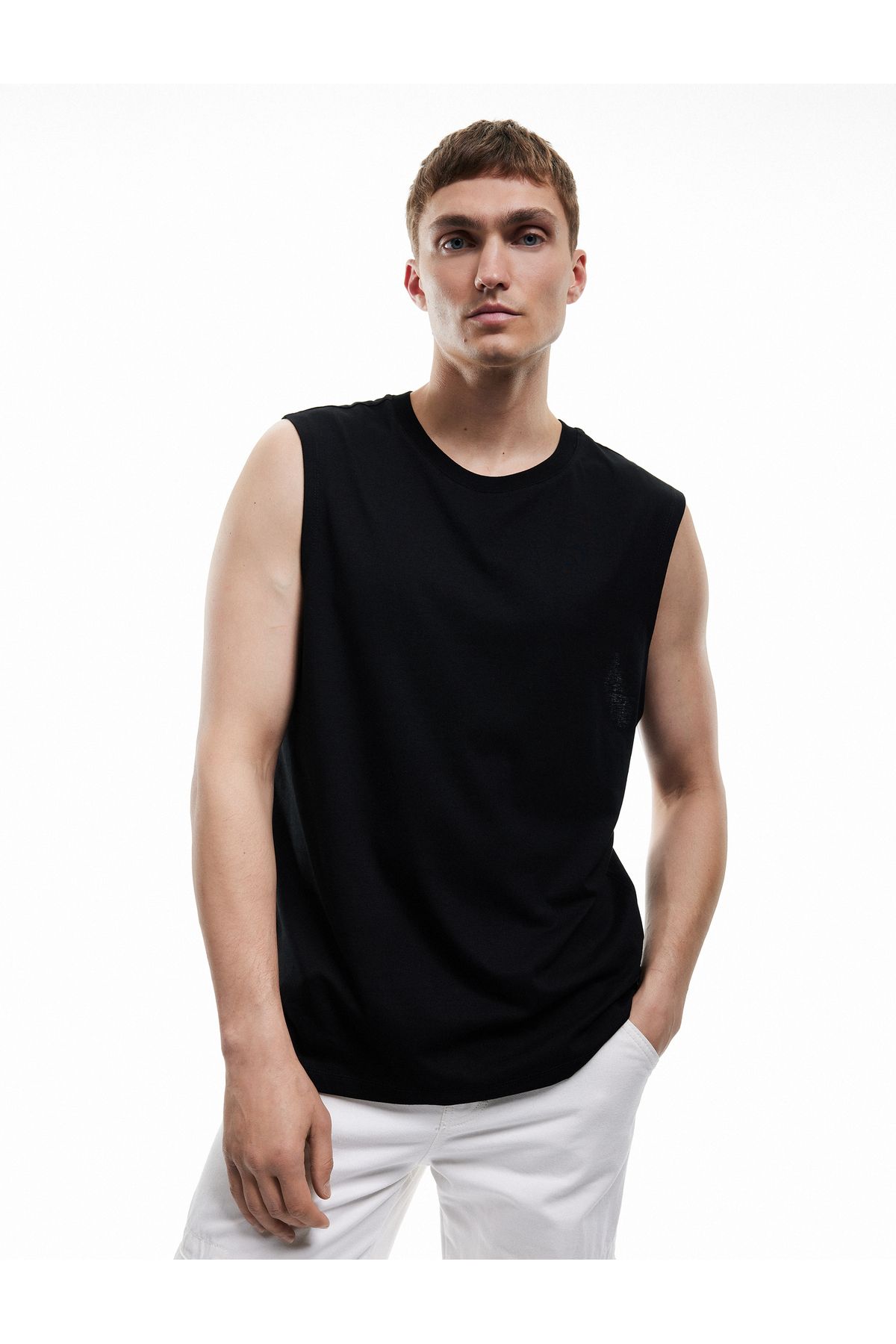 Koton Bisiklet Yaka Regular Fit Pamuklu Kolsuz Tişört