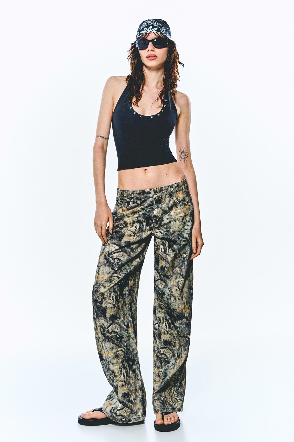 Bershka Baskılı baggy fit pantolon