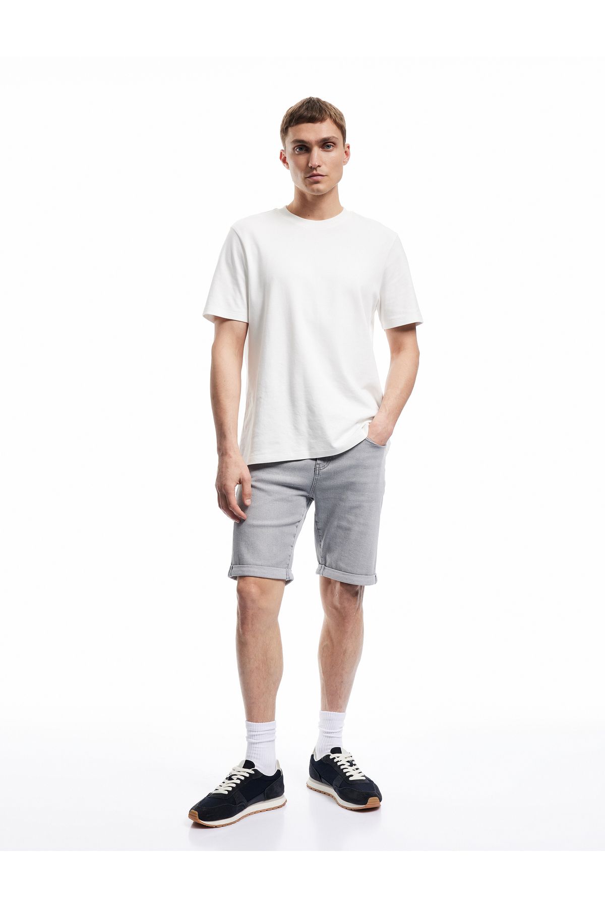 Koton Normal Bel Pamuklu Slim Fit Jean Şort