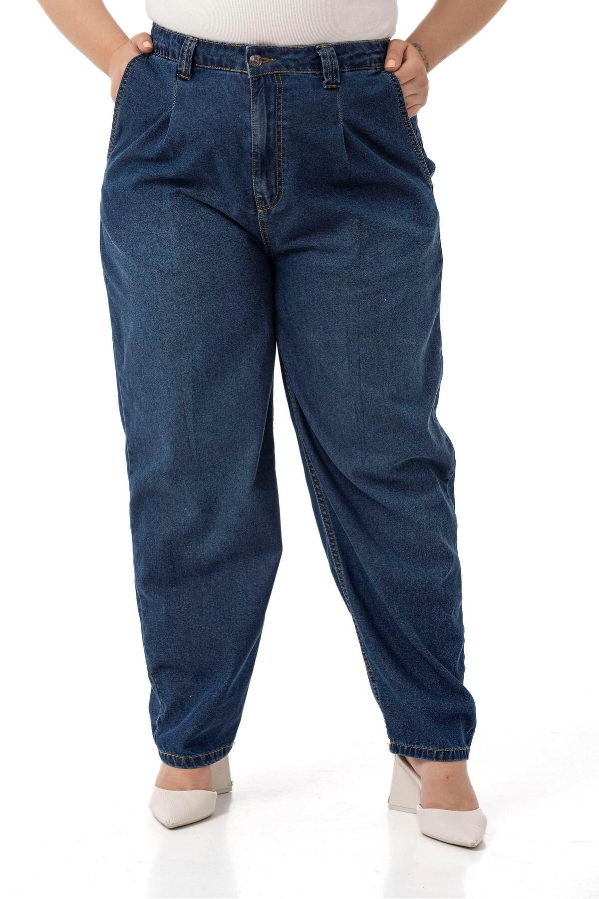 DISENTIS MODEST Büyük Beden Önü Pileli Yarım Balon Kesim Beli Arkadan Lastikli Cepli Denim Lacivert Pantolon