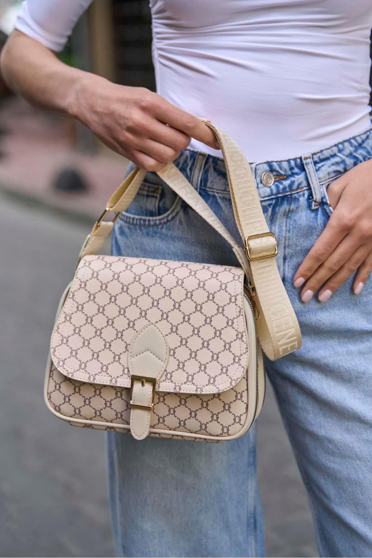 Madamra Krem - Desenli Kadın Trendy Günlük Tokalı El ve Omuz Çantası