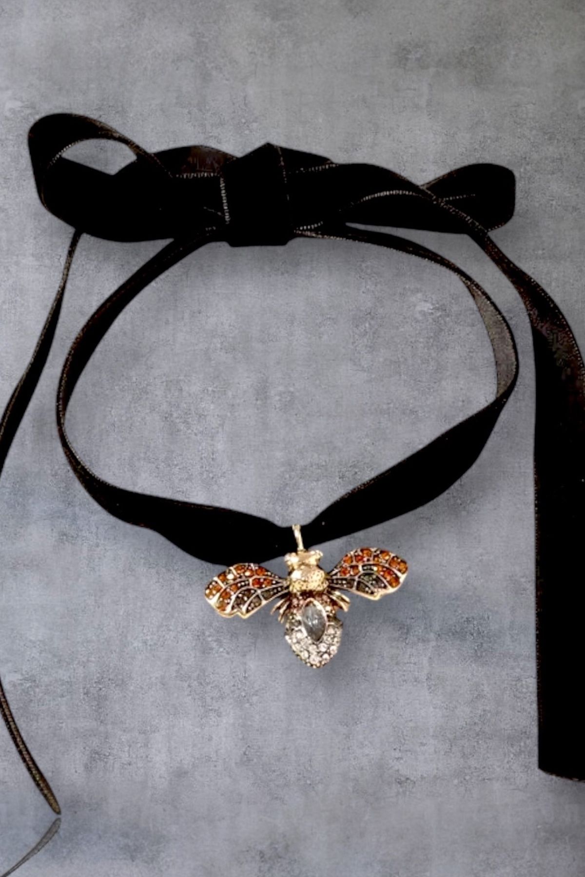 Pinty Design Arı detaylı Kadife Kadın Choker Kolye 107 CM