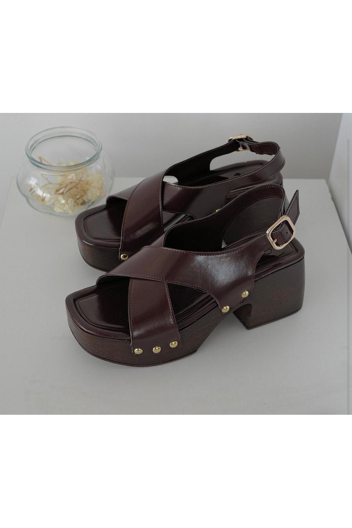 MİSS PARK MODA ÇAPRAZ KALIN TABAN SANDALET