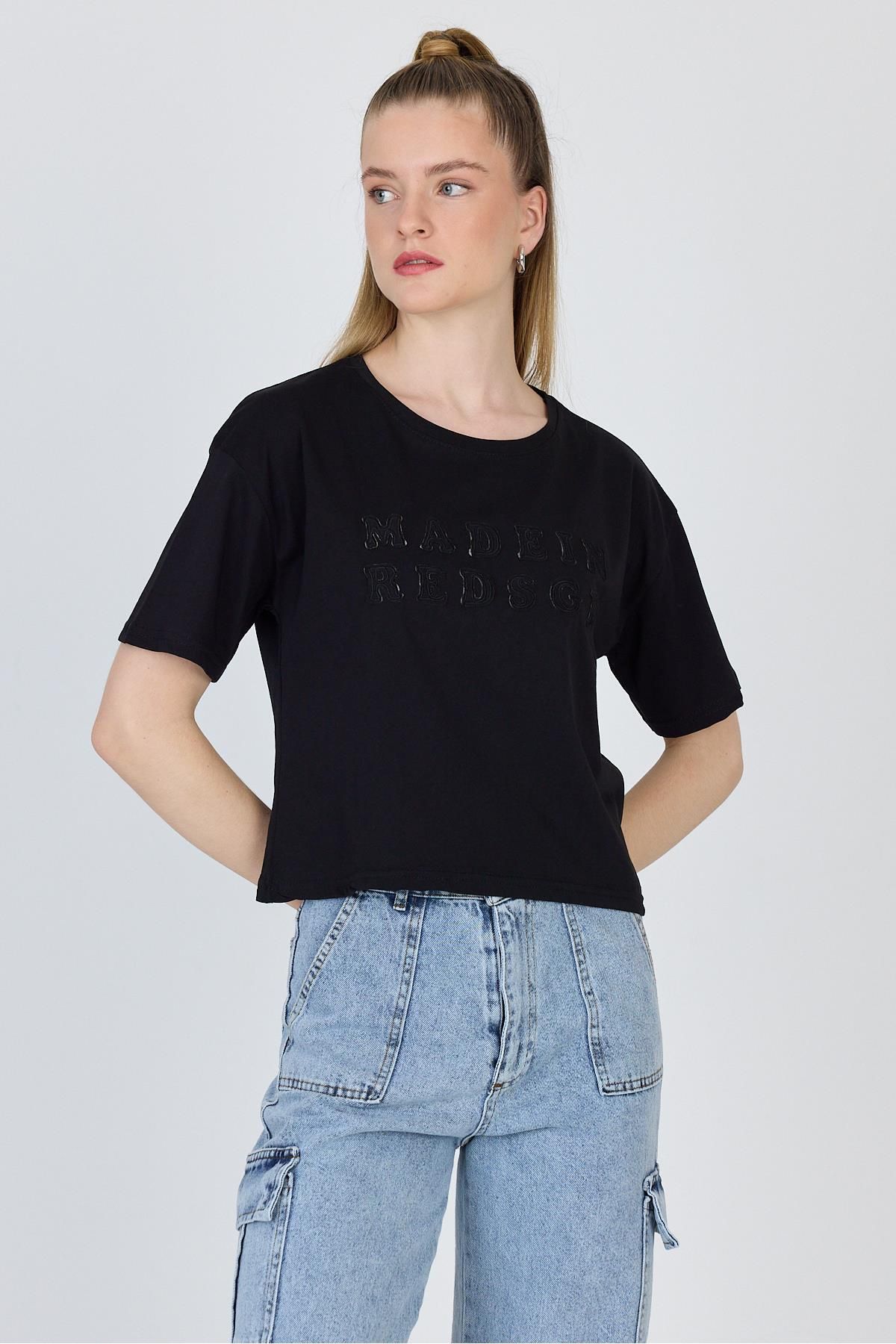 Rays Siyah Yazı Nakışlı Crop Tişört 25259