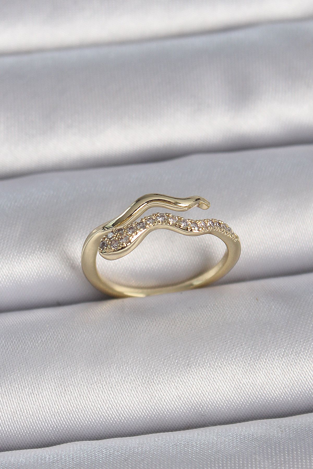 ÖYKÜ VE YİĞİT Pirinç Gold Renk Zirkon Taşlı Yılan Ayarlanabilir Model Kadın Yüzük - TJ-BYK3368