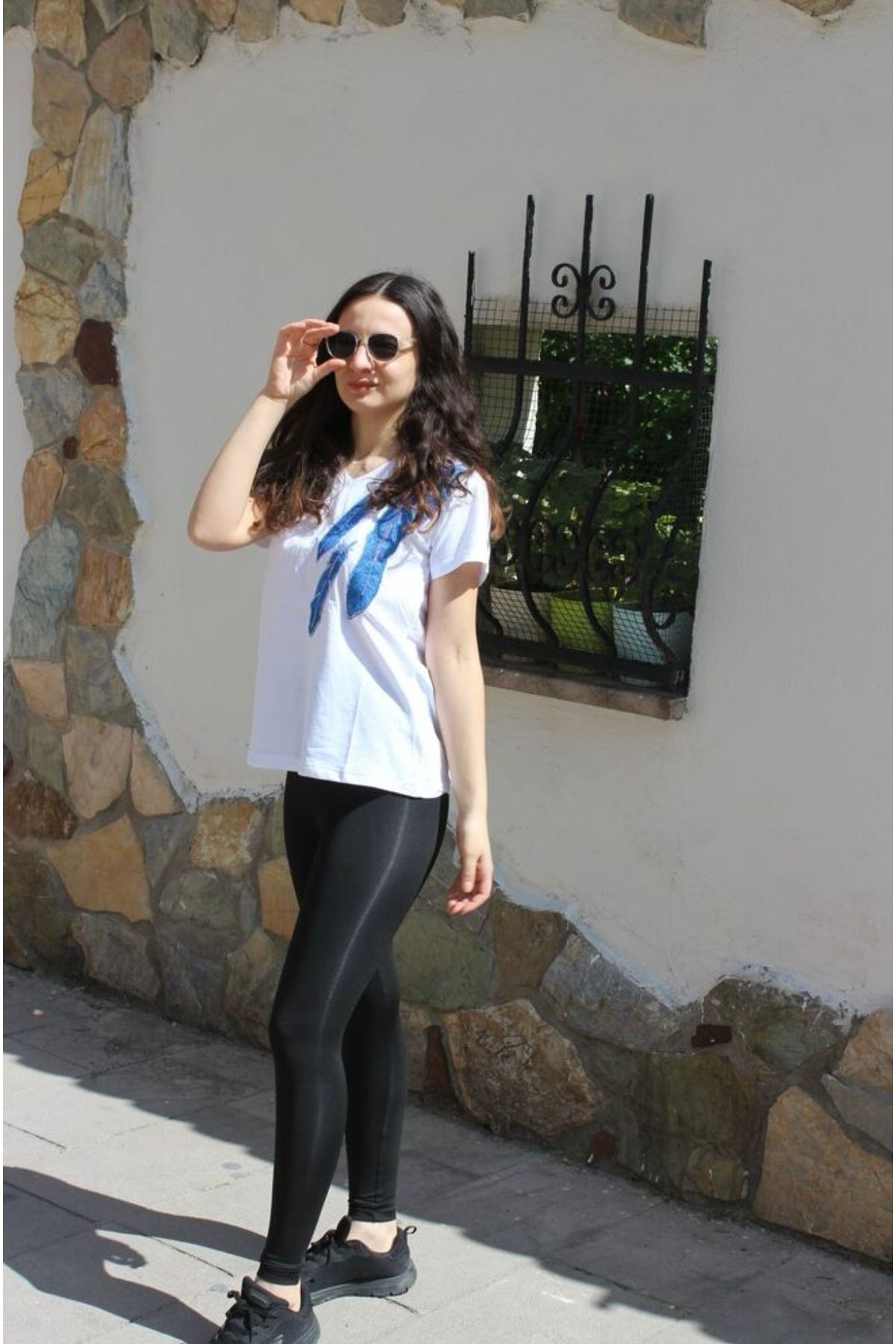 Butik Kısa Kollu V Yaka Beyaz Tişört