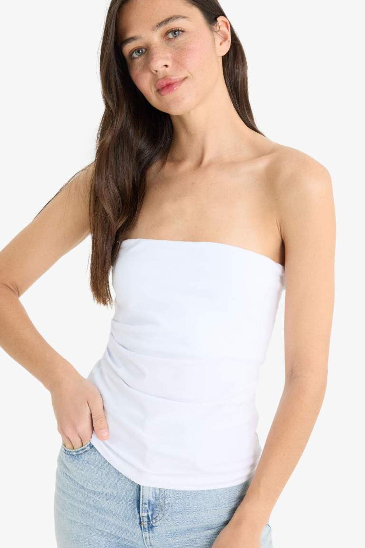 DeFacto Yeni Sezon Slim Fit Dar Kesim Straplez Beyaz Bluz