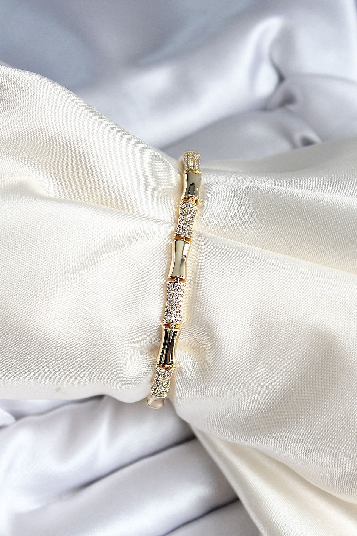 callerrons accessories Pirinç Kemik Model Zirkon Taşlı Gold Renk Kadın Bileklik - EBJ250530W34291