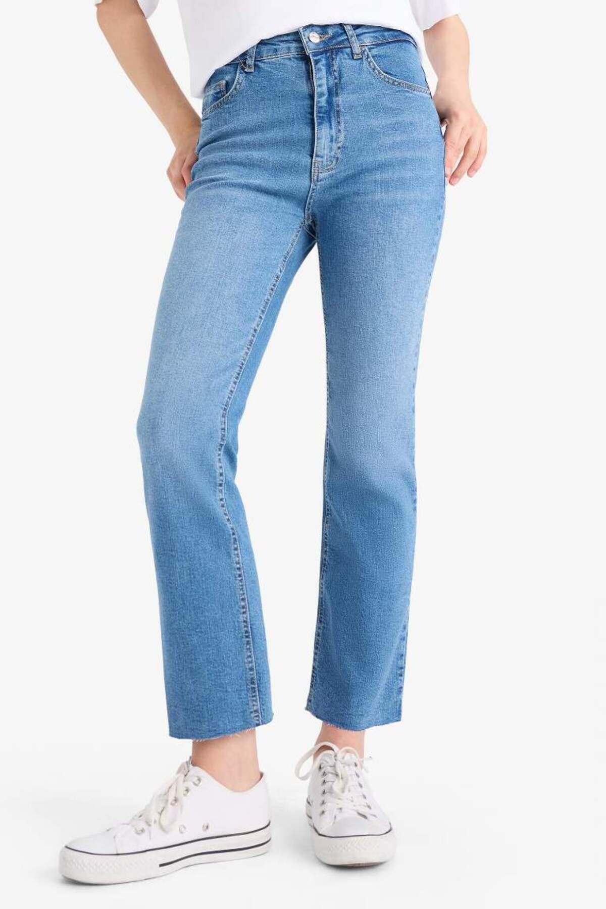DeFacto Yeni Sezon Crop Flare Fit Yüksek Bel Bilek Boy Jean Yıkamalı Pantolon