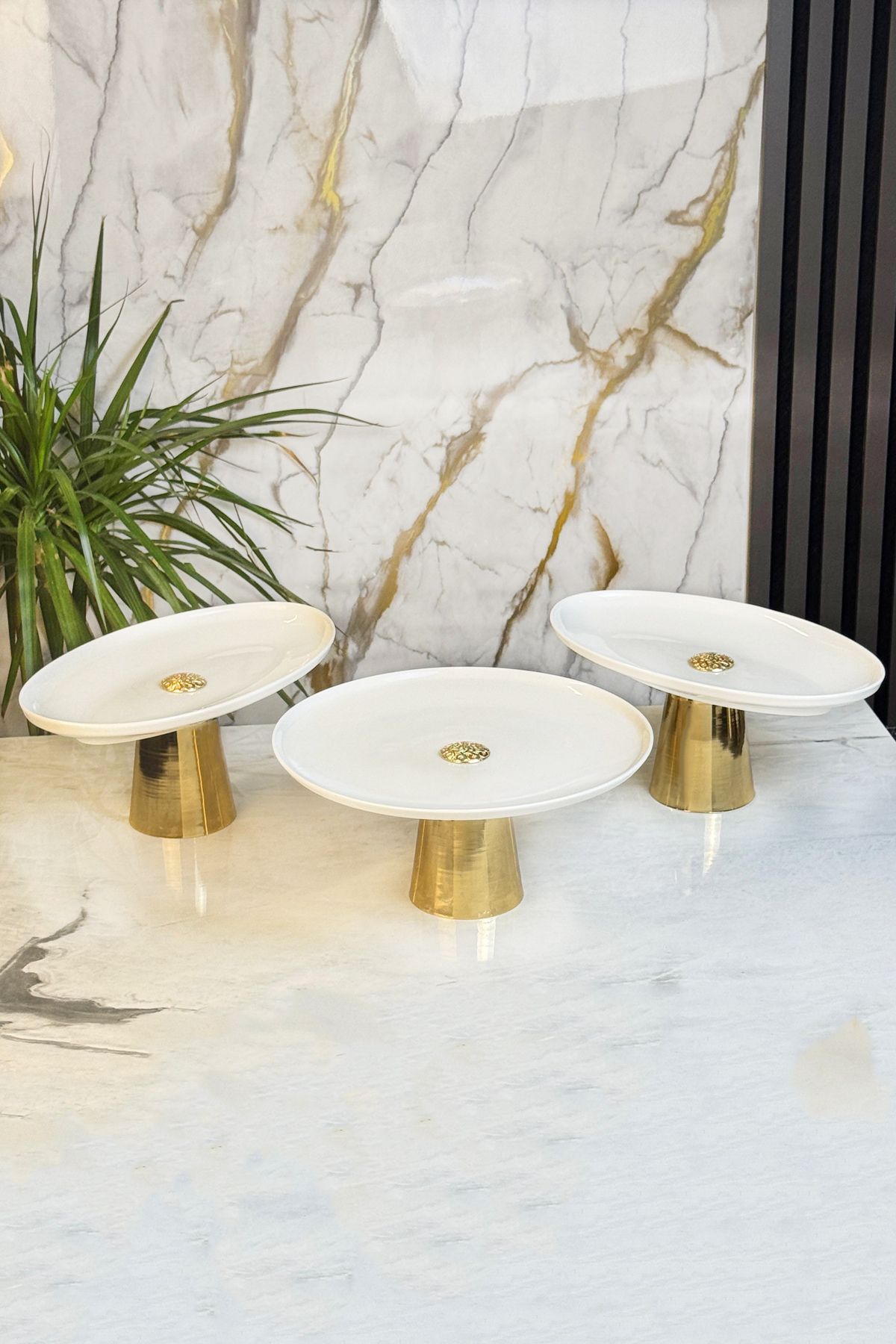 MAY HOME 3'Lü Porselen Gold Ayaklı Tabak Kayık Seti & Salata Kek Kurabiye Sunumluğu Servisliği ( Yıkanabilir)
