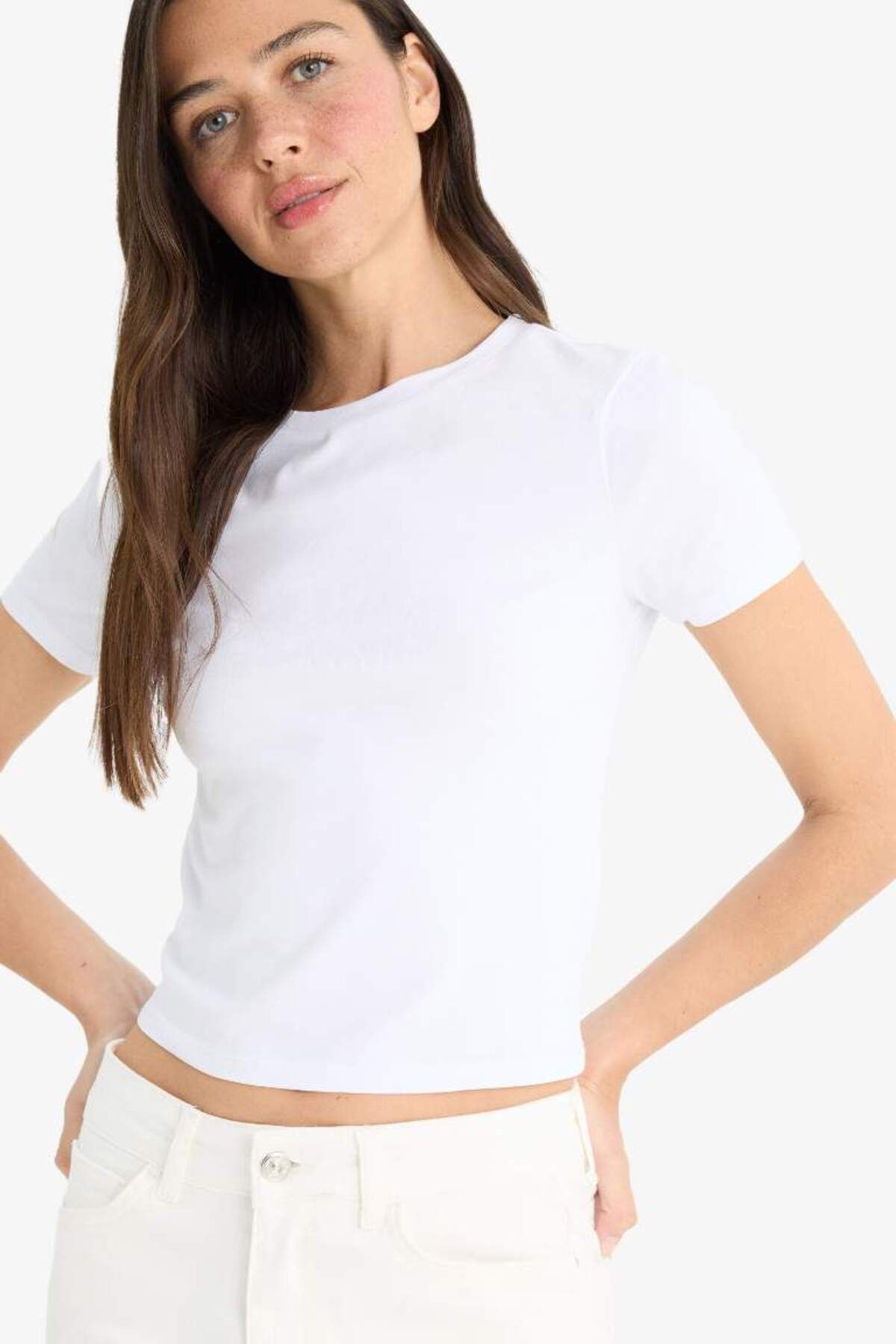 DeFacto Yeni Sezon Slim Fit Dar Kesim Bisiklet Yaka Basic Düz Kısa Kollu Beyaz Tişört