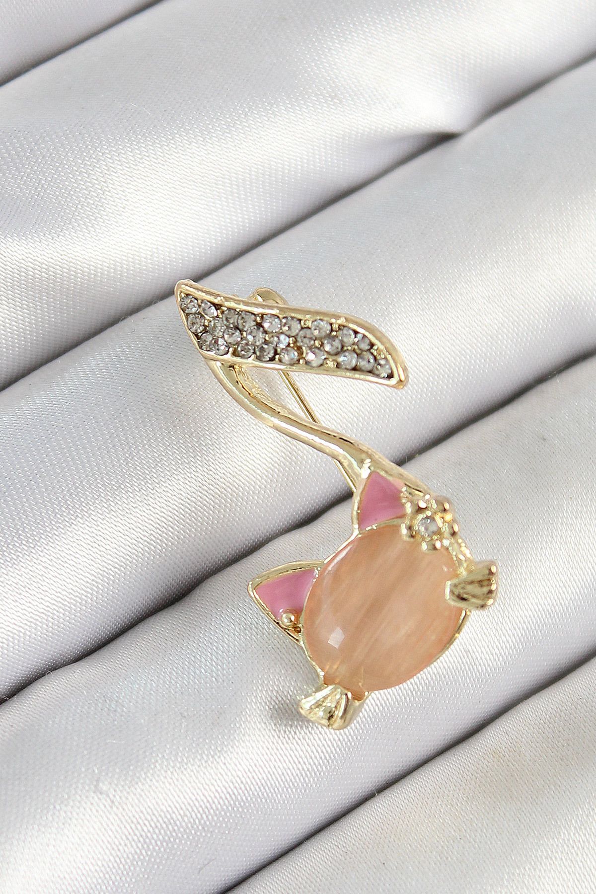 callerrons accessories Zirkon Taşlı 3D Kedi Detaylı Nota Figürlü Gold Renk Kadın Broş - EBJ250530W34440