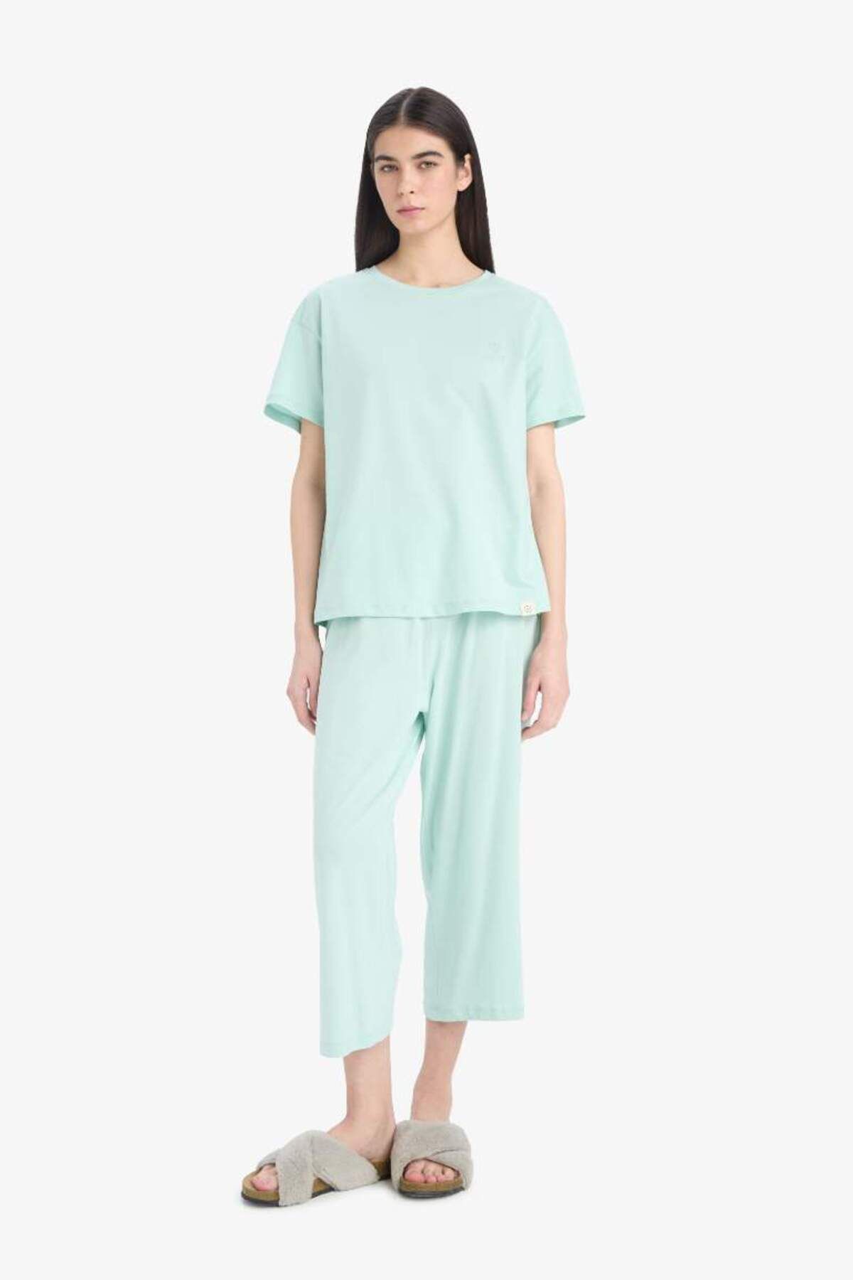 DeFacto Yeni Sezon Pijama Takımı Kısa Kollu Pijama Üstü Esnek Belli Kapri Pijama Altı-Fall in