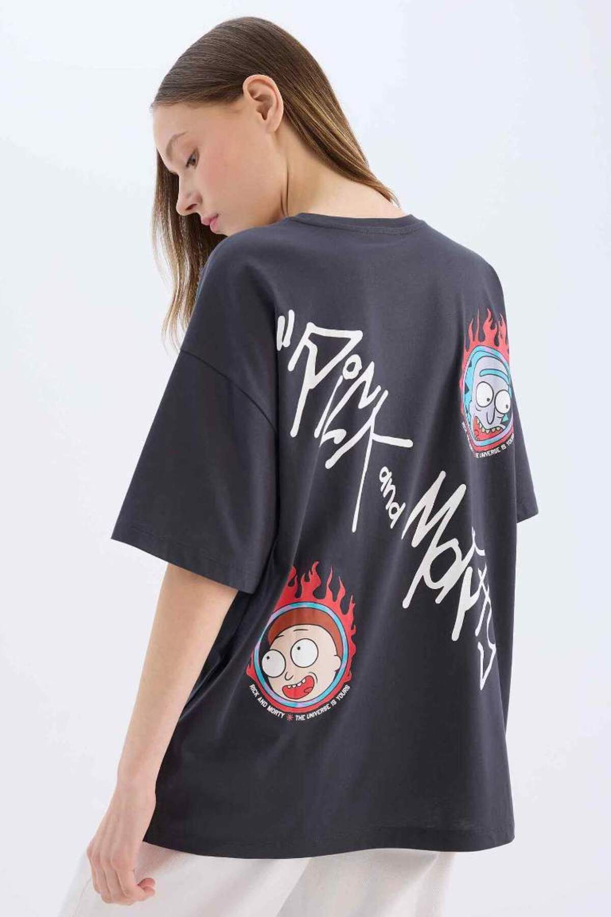 DeFacto Yeni Sezon Coool Rick and Morty Oversize Geniş Kalıp Bisiklet Yaka Sırt Baskılı Kısa
