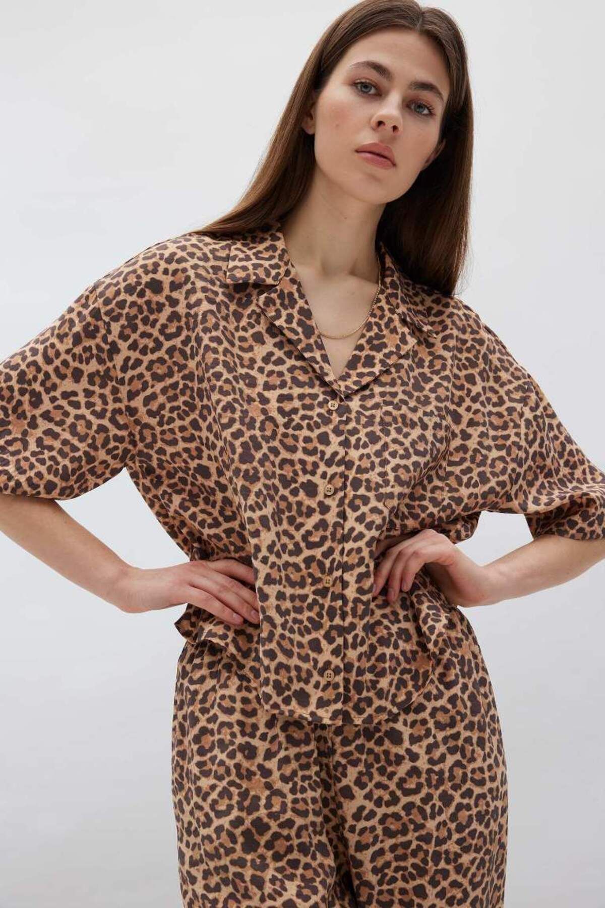 DeFacto Yeni Sezon Loose Fit Leopar Desenli Modal Kısa Kollu Gömlek
