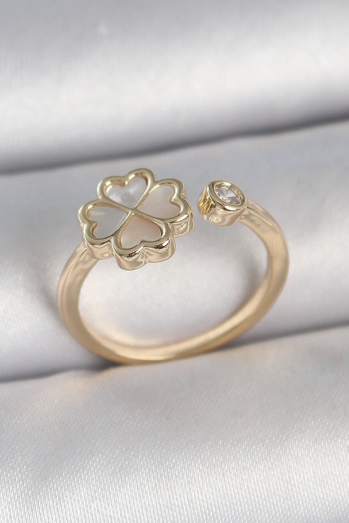 OurStyles Pirinç Gold Renk Beyaz Mineli Yonca Model Zirkon Taş Detay Ayarlanabilir Kadın Yüzük - TJ-BYK3751