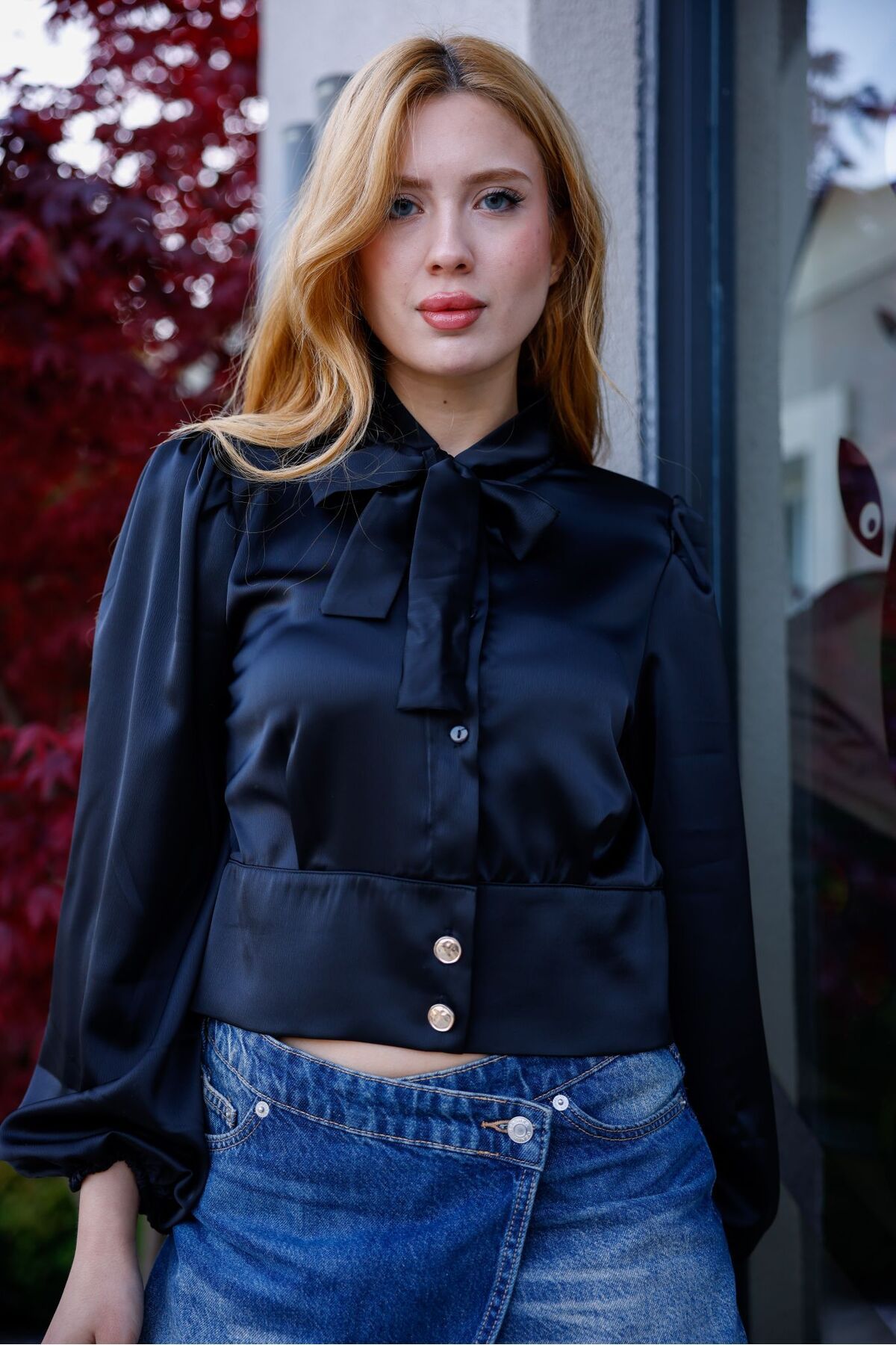 EsSo butik Fiyonklu Düğmeli Saten Uzun Kollu Crop Bluz