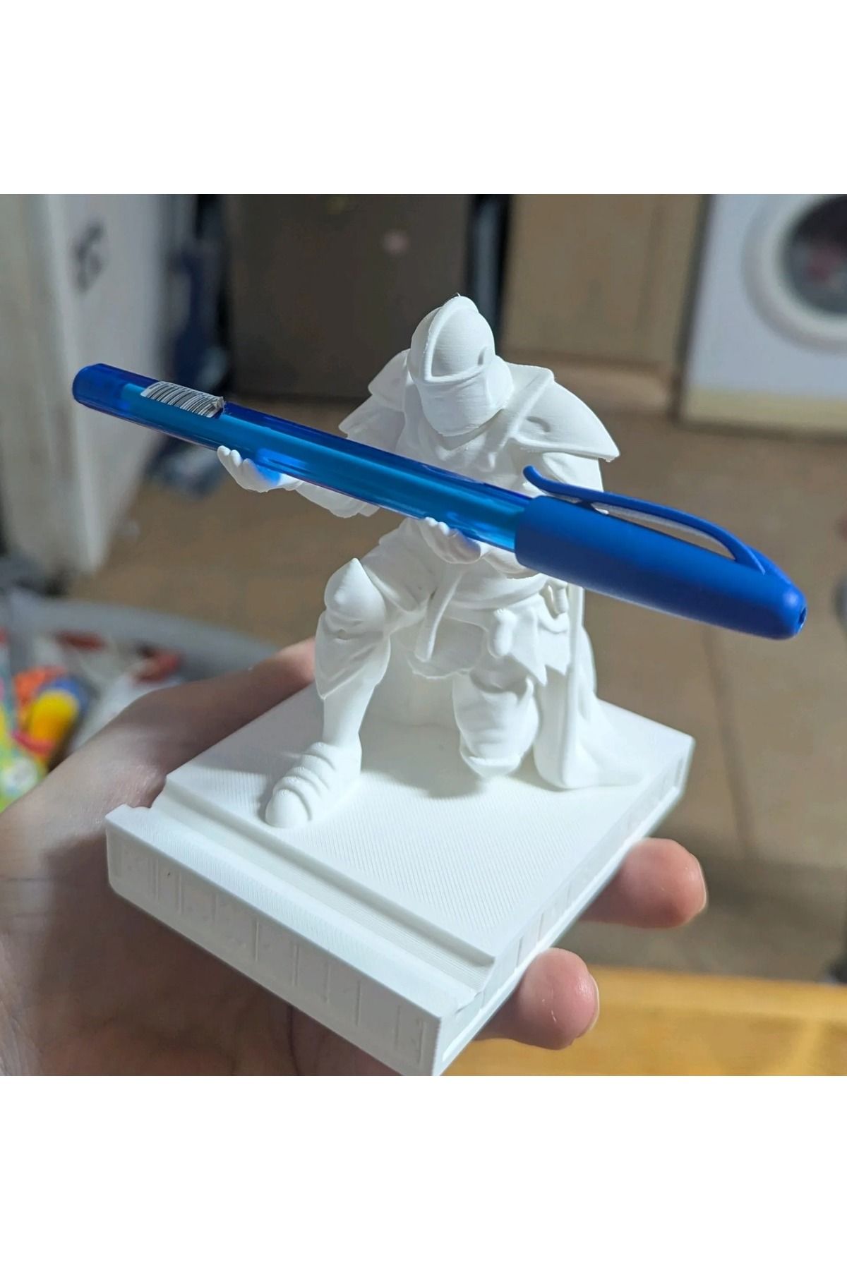 Filkorium3D Orta Çağ Şövalye Temalı Kalemlik - Knight of the Quill Dekoratif Kalem Standı (7.7x10x11.5 cm)
