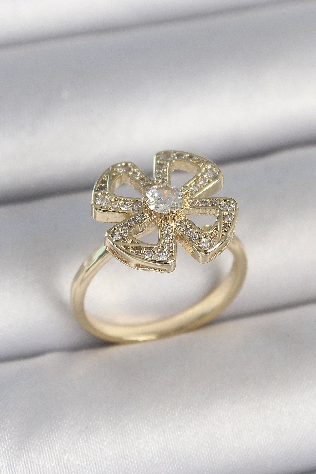 OurStyles Pirinç Gold Renk Zirkon Taşlı Yonca Model Ayarlanabilir Kadın Yüzük - TJ-BYK3719