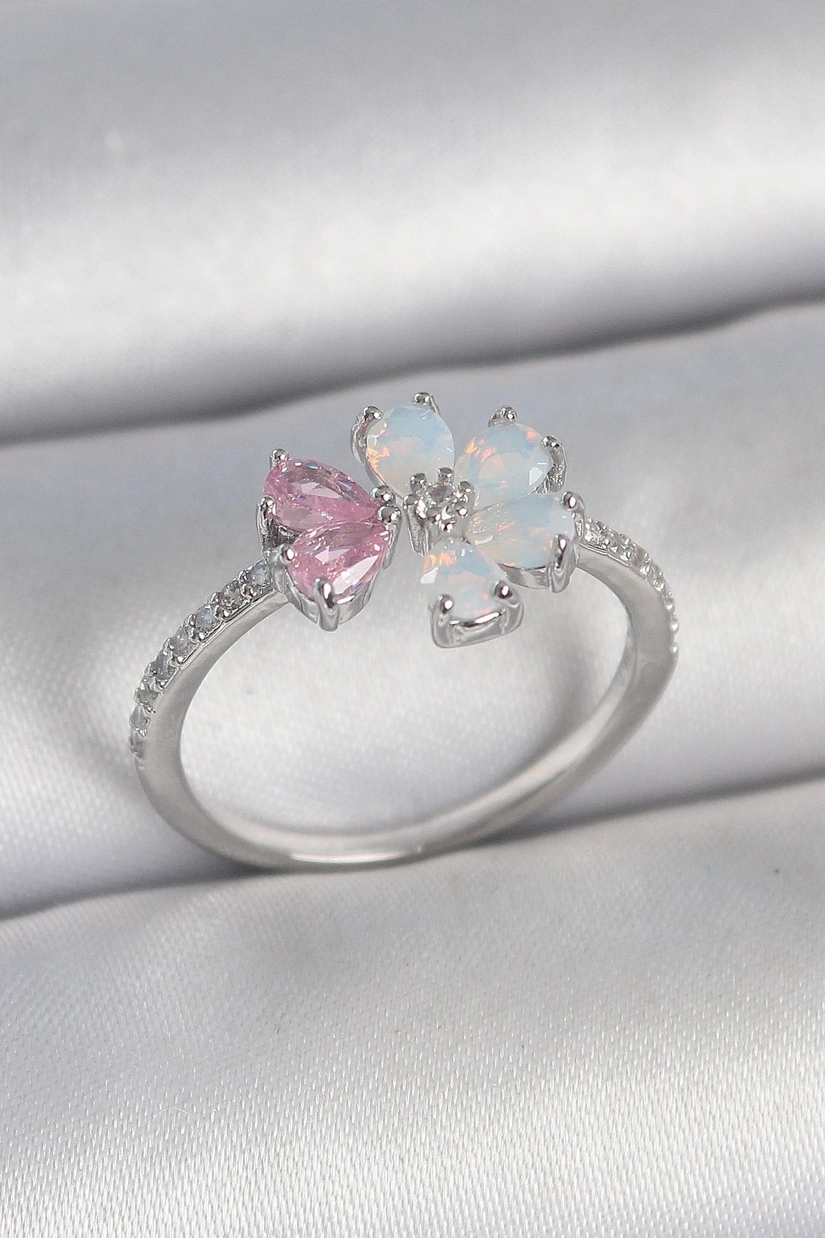 OurStyles Pirinç Gümüş Renk Beyaz Mineli Pembe Zirkon Taşlı Çiçek Model Kadın Yüzük - TJ-BYK3708