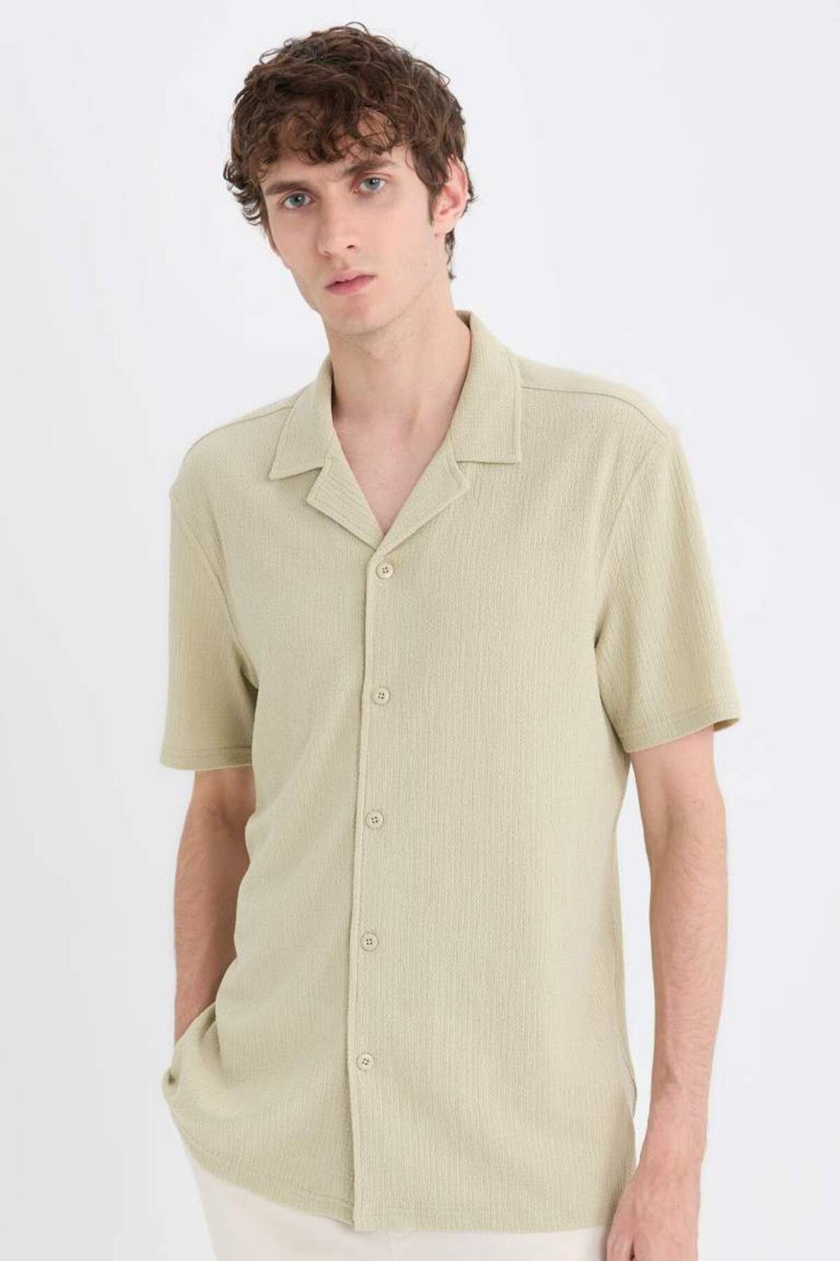 DeFacto Yeni Sezon Modern Fit Polo Yaka Dokulu Penye Kısa Kollu Gömlek