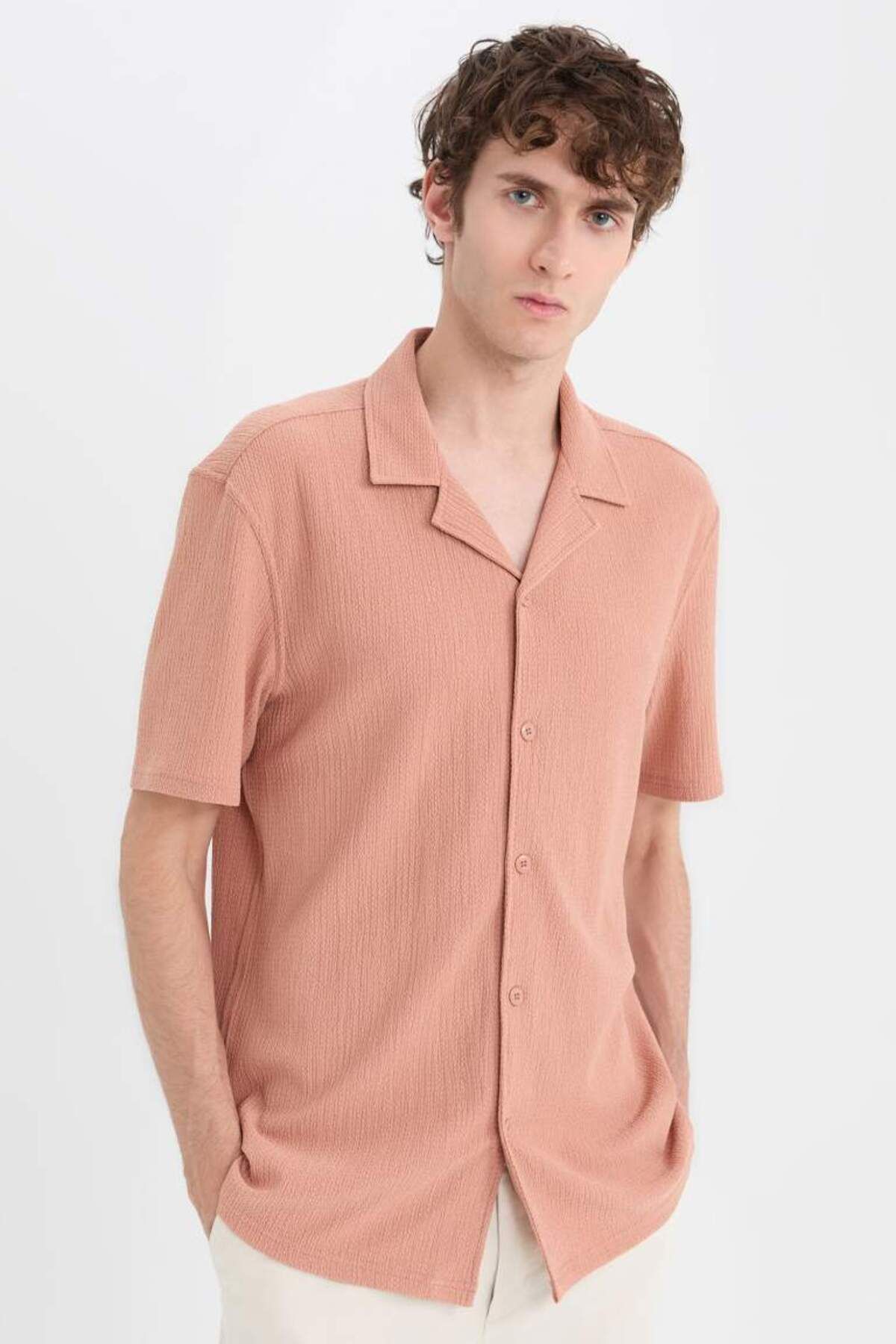 DeFacto Yeni Sezon Modern Fit Polo Yaka Dokulu Penye Kısa Kollu Gömlek