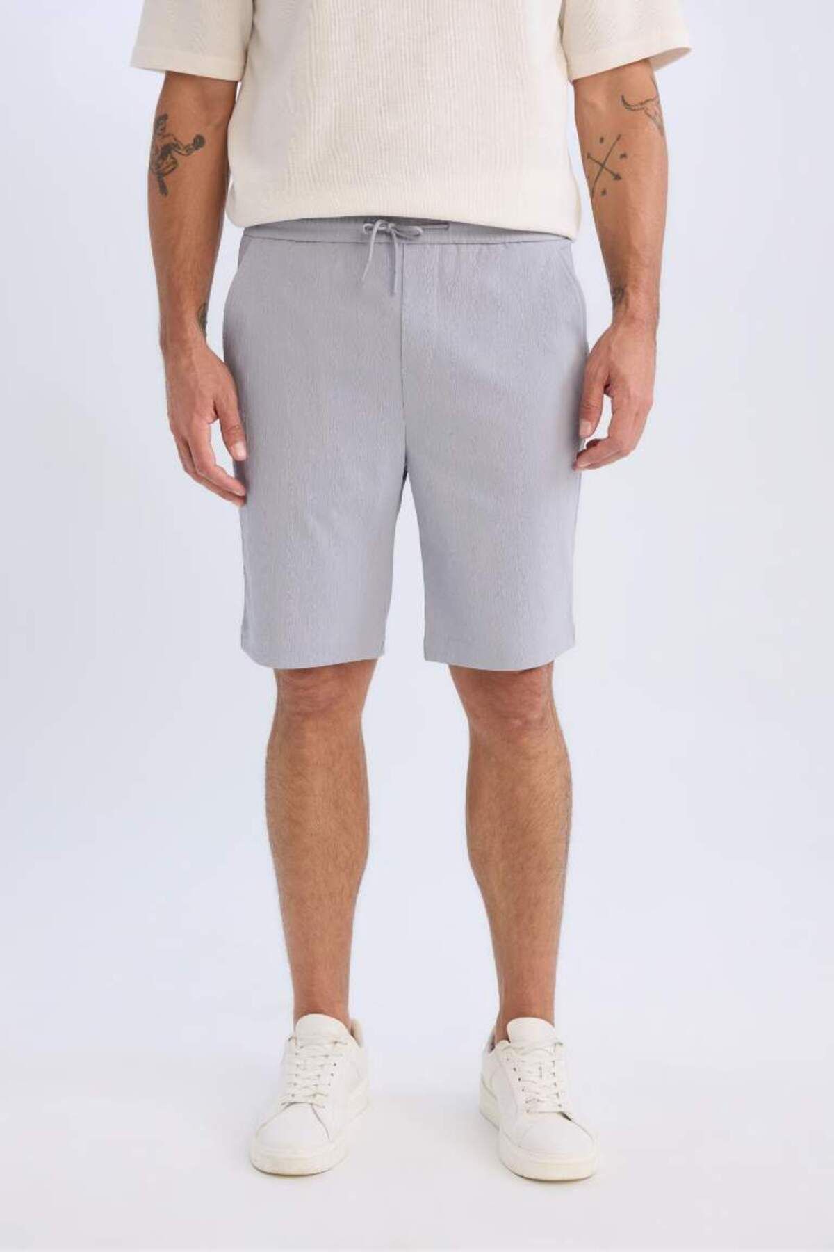 DeFacto Yeni Sezon Regular Fit Beli Bağcıklı Dokulu Bermuda Şort