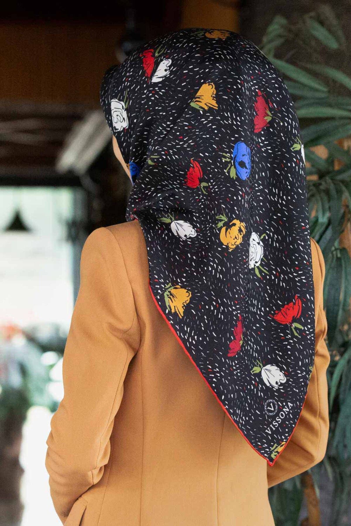 Vissona %100 Twill İpek Çıtır Çiçek Desenli Kırmızı - Saks Renkli 90x90 Eşarp Dikim Şekli : El Dikişi