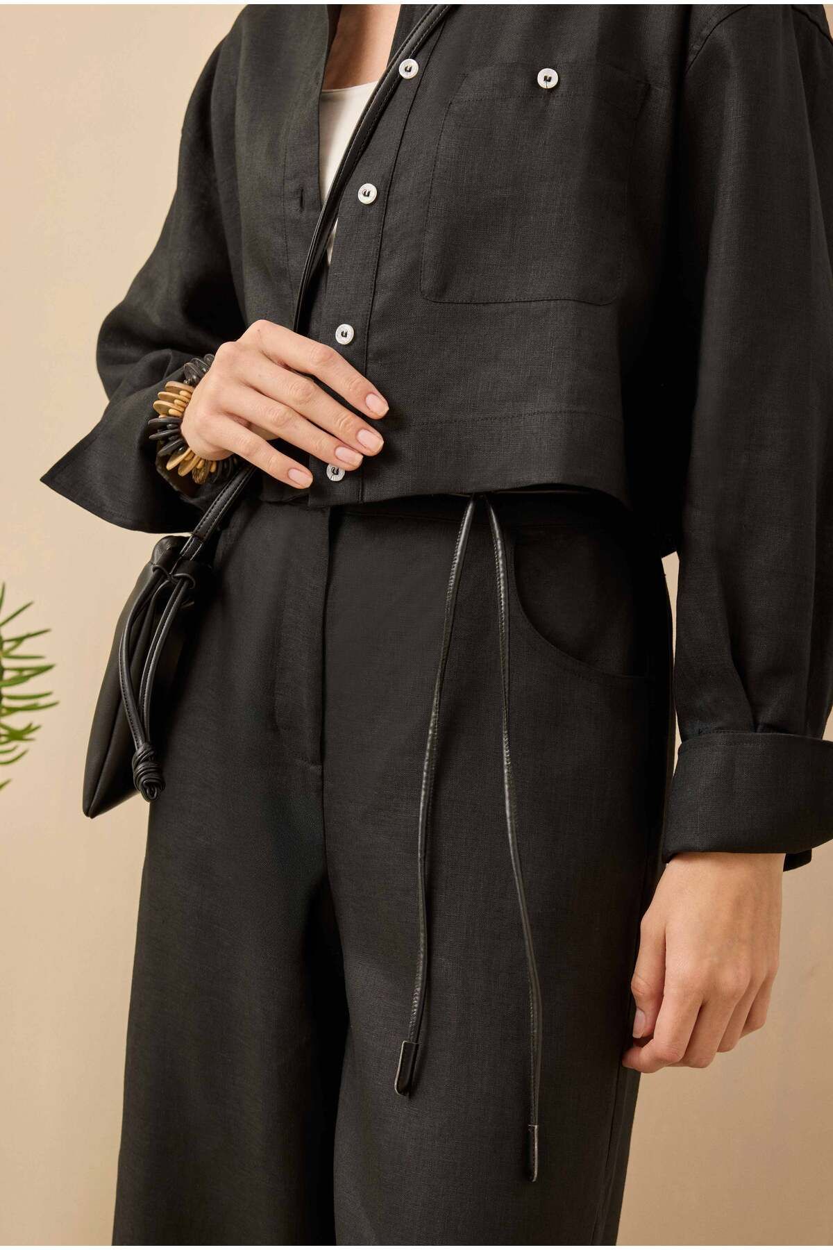 HEQA-Midi Linen Trousers Black 4