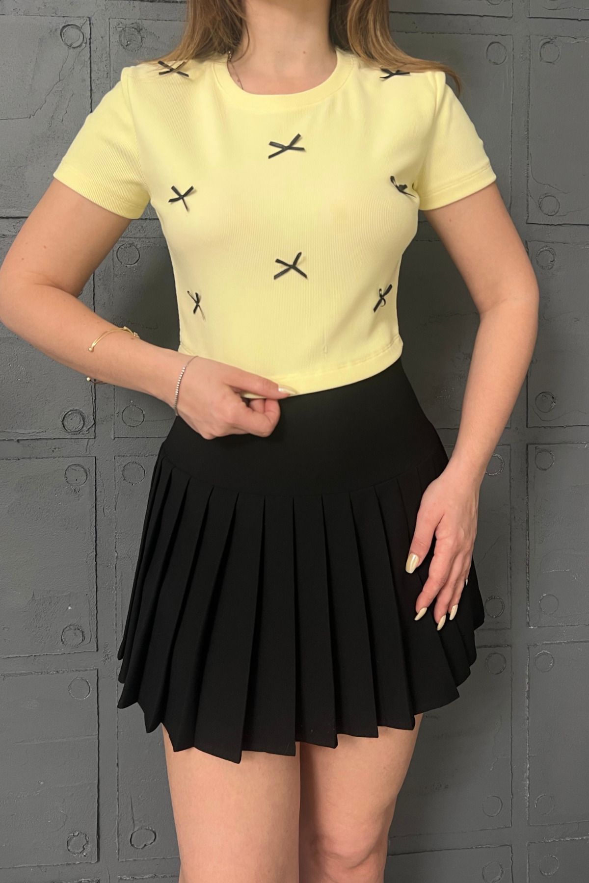 MOZENA Kurdele Detaylı Bisiklet Yaka Crop Bluz