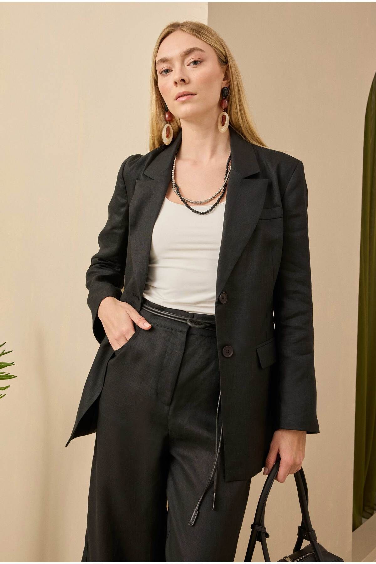 HEQA-Midi Linen Trousers Black 2