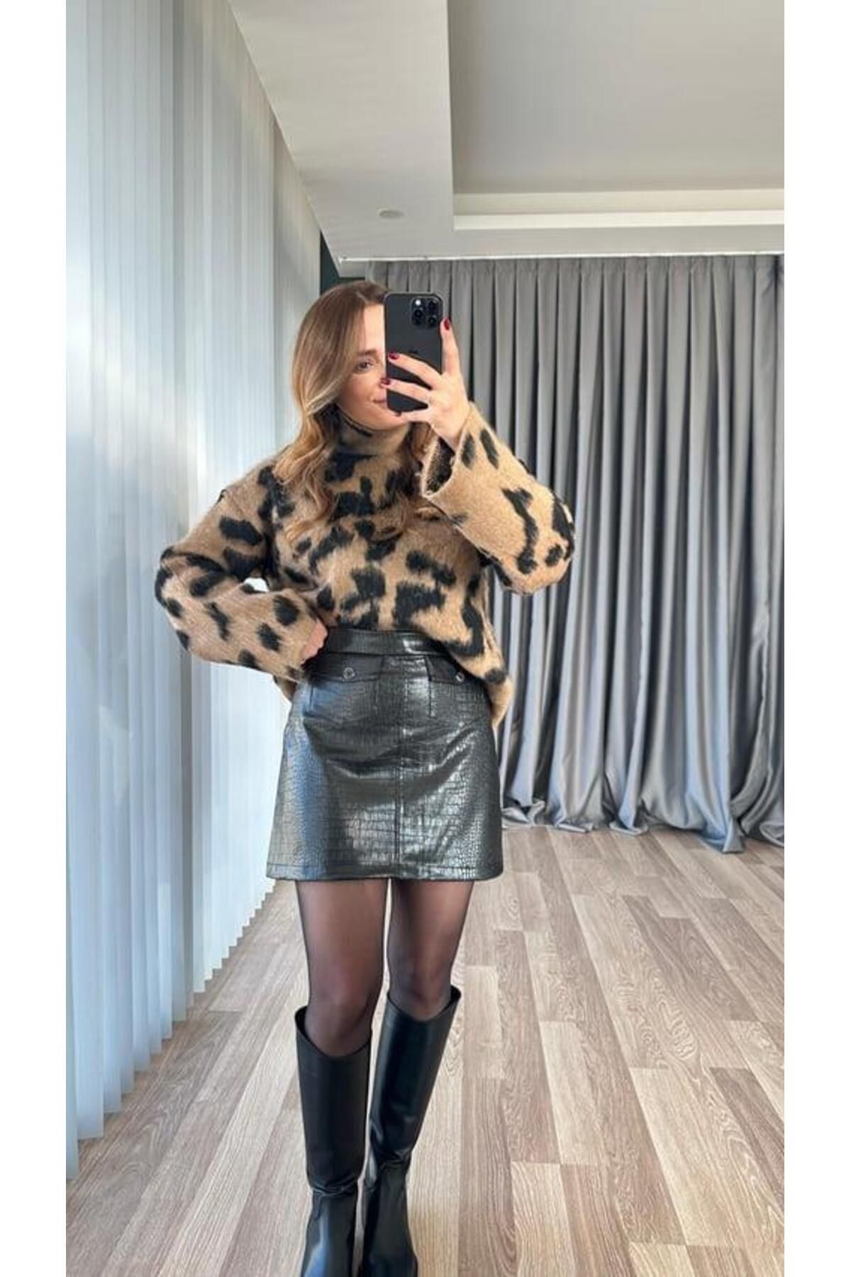 pelin yıldız butik Casey Önü Cep Detaylı Deri Kısa Etek