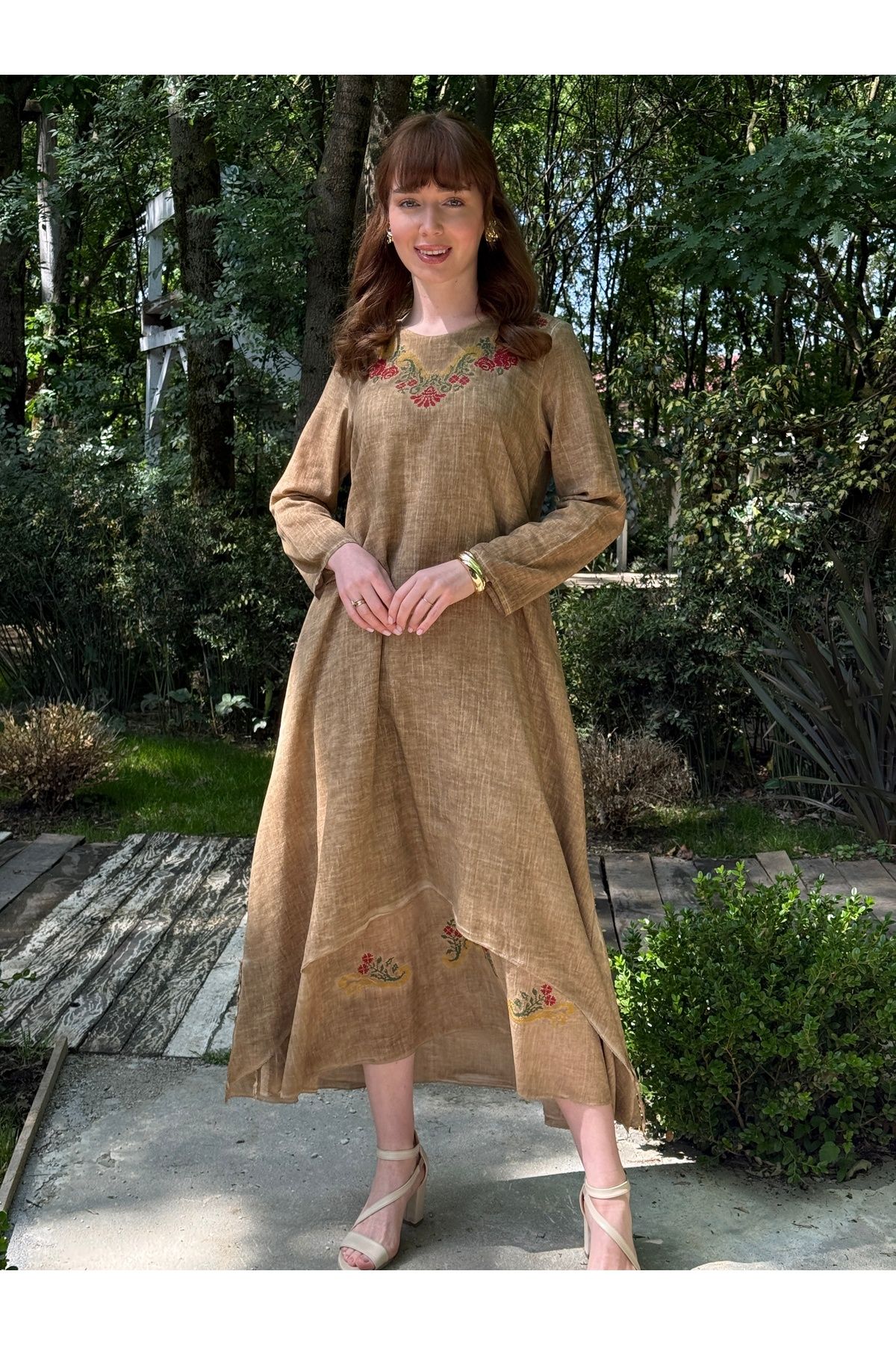 Butik Esra Kandemir YAZLIK PAMUKLU YIKAMA KUMAŞ ASTARLI OTANTİK NAKIŞLI TESETTÜR ELBİSE