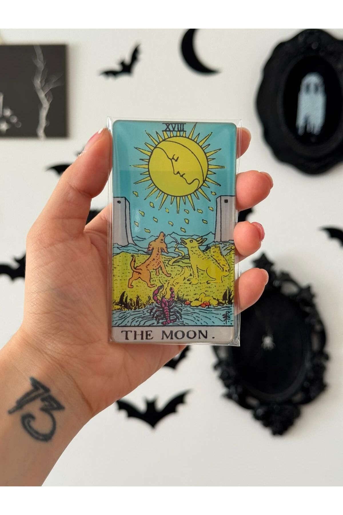 REGIN COLLECTIVE The Moon Tarot Kartı Akrilik Magnet