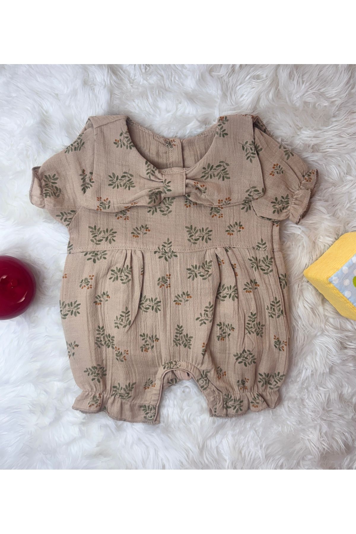 Necix's 🌿 Fiyonk Yakalı Müslin Bebek Tulum – Çiçek Desenli / Bej/ %100 Pamuk
