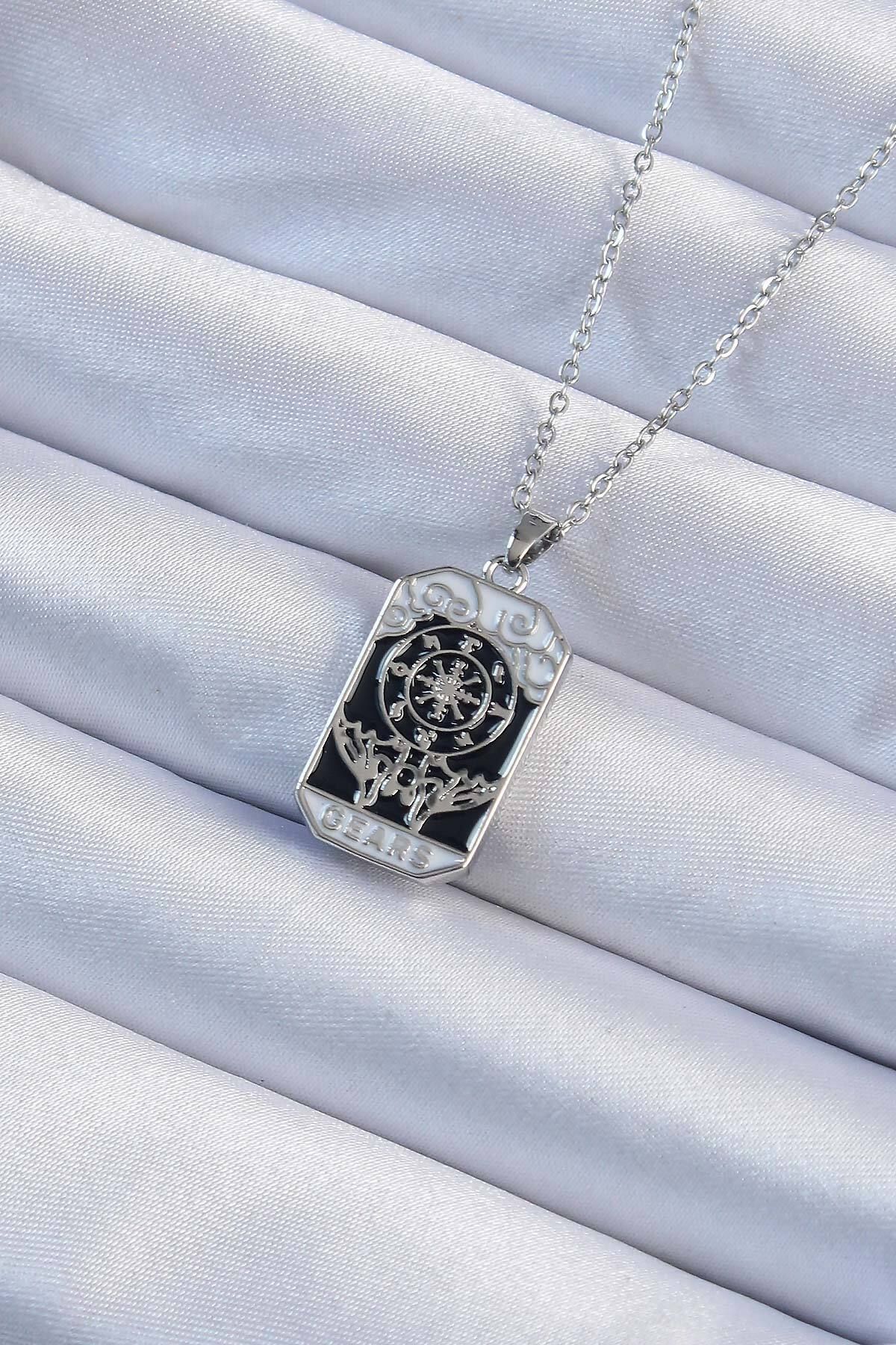 ÖYKÜ VE YİĞİT 316L Çelik Zincir Gümüş Renk İşlemeli Siyah Mineli Tarot Kolye - TJ-BKO9237