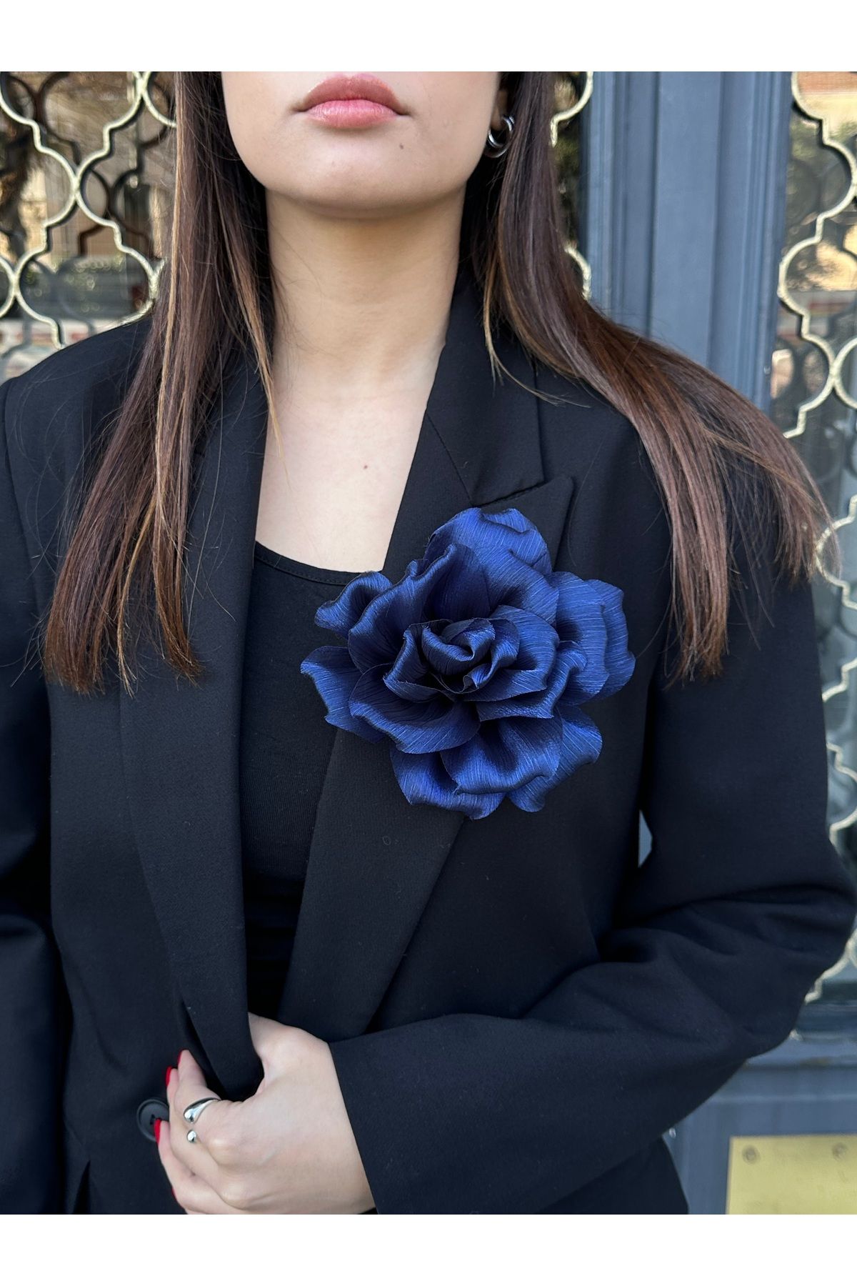 Cherry Carter Gül Detaylı Oversize Broş- Şık Kıyafet Aksesuarı- Kadın Gül Broş Aksesuarı