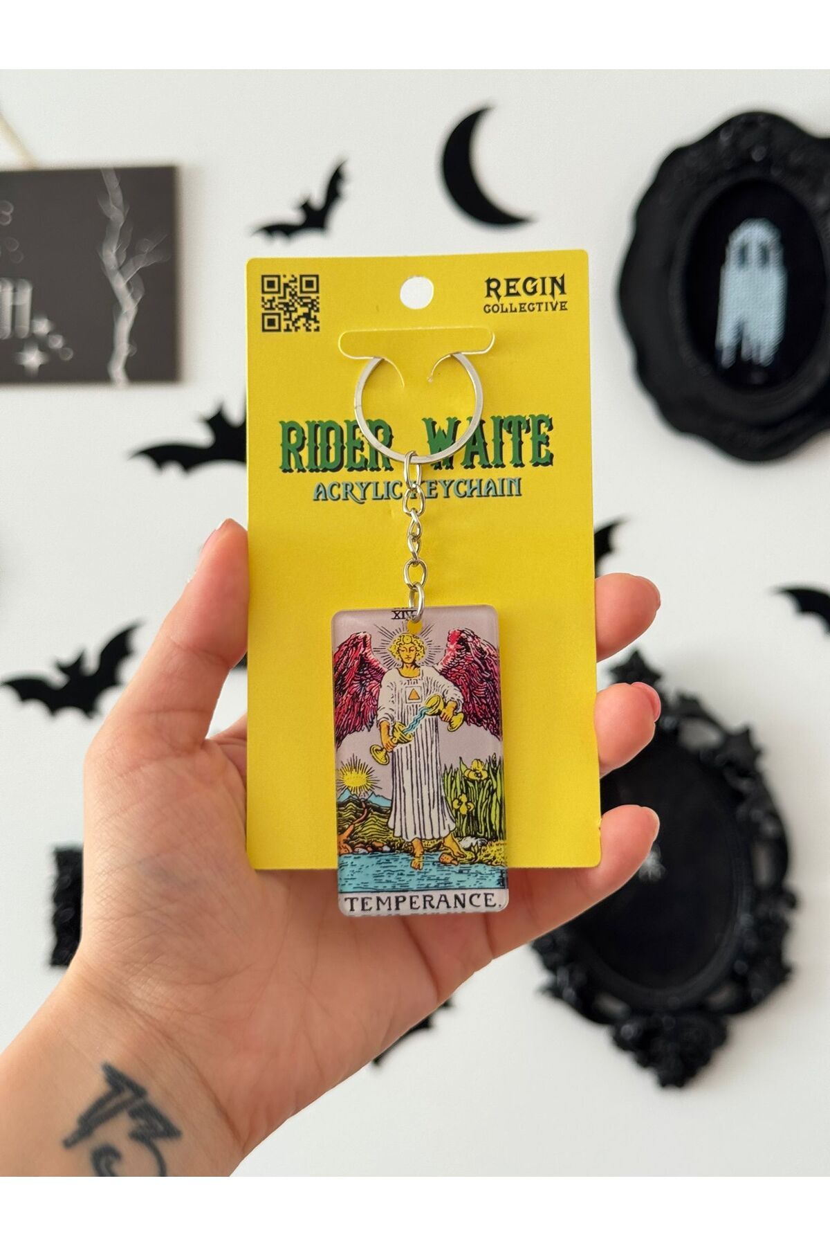 REGIN COLLECTIVE Temperance Tarot Kartı Akrilik Anahtarlık